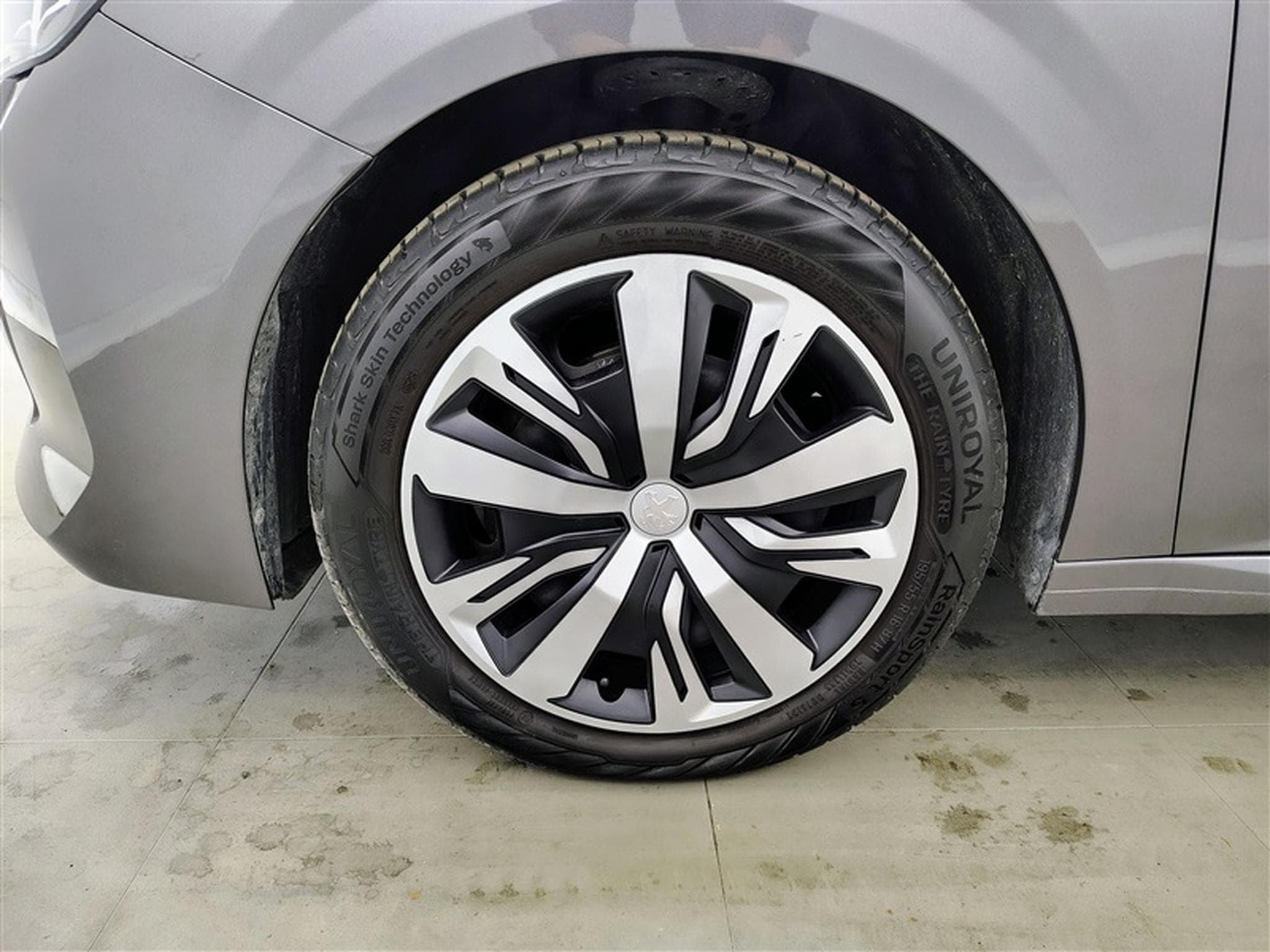 Peugeot 208 1.2i PureTech Active (2020) - Foto 6