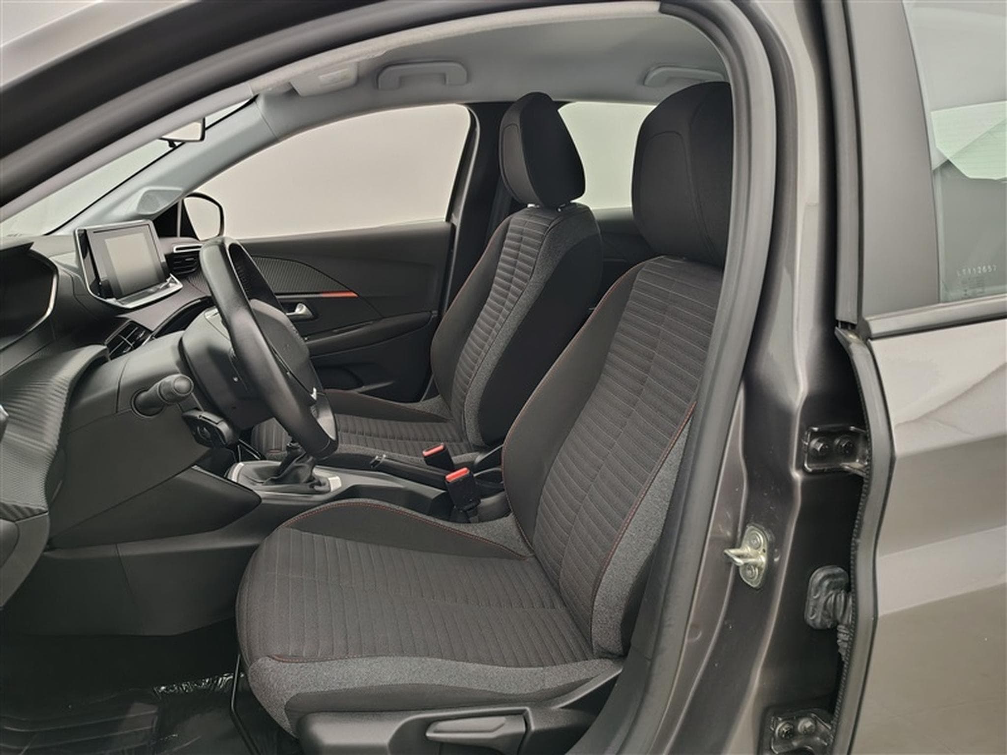 Peugeot 208 1.2i PureTech Active (2020) - Foto 7
