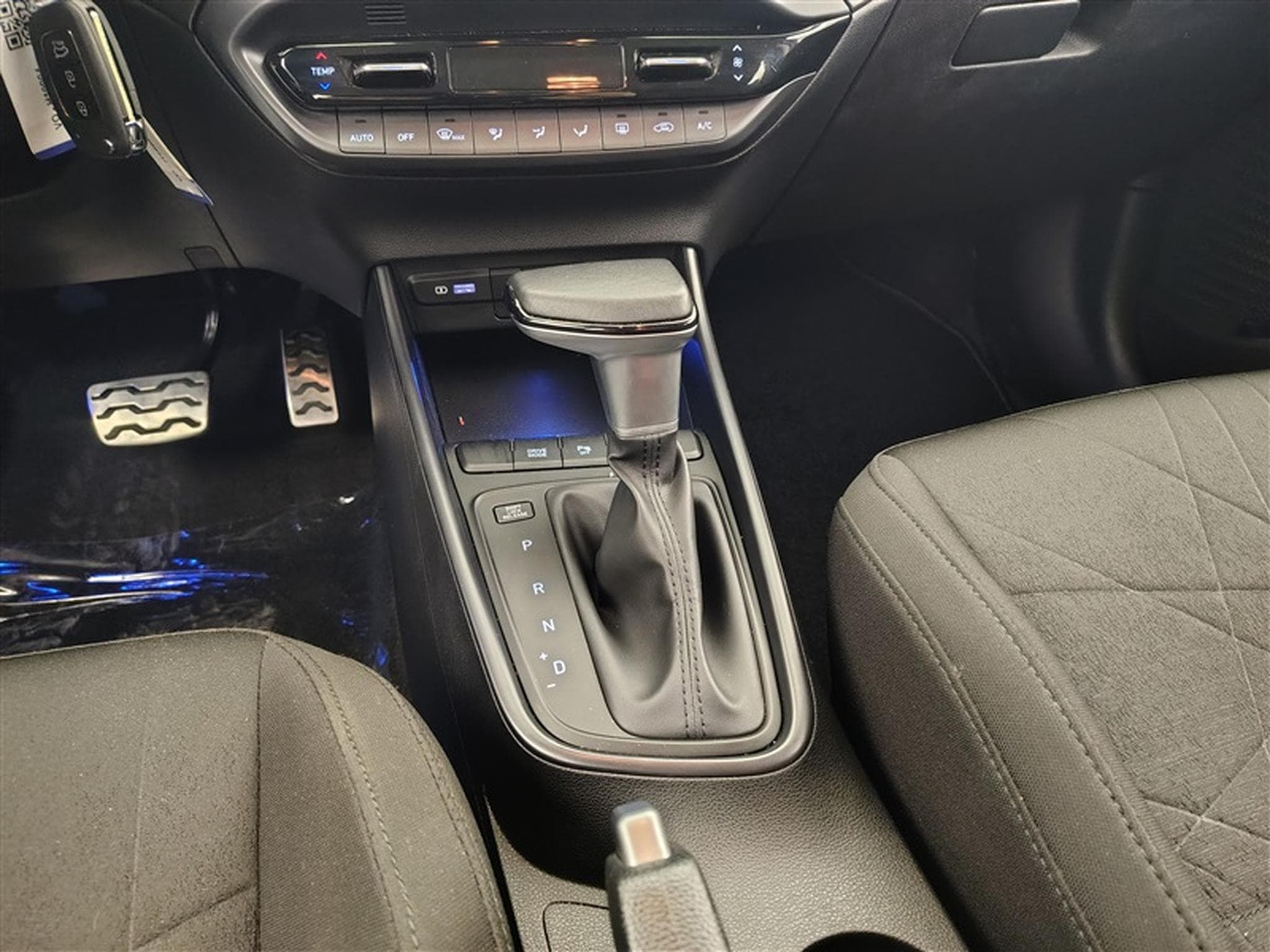 Hyundai Bayon 1.0 T-GDi MHEV Techno DCT/NAVI/LED/JA/PDC (2023) - Foto 12