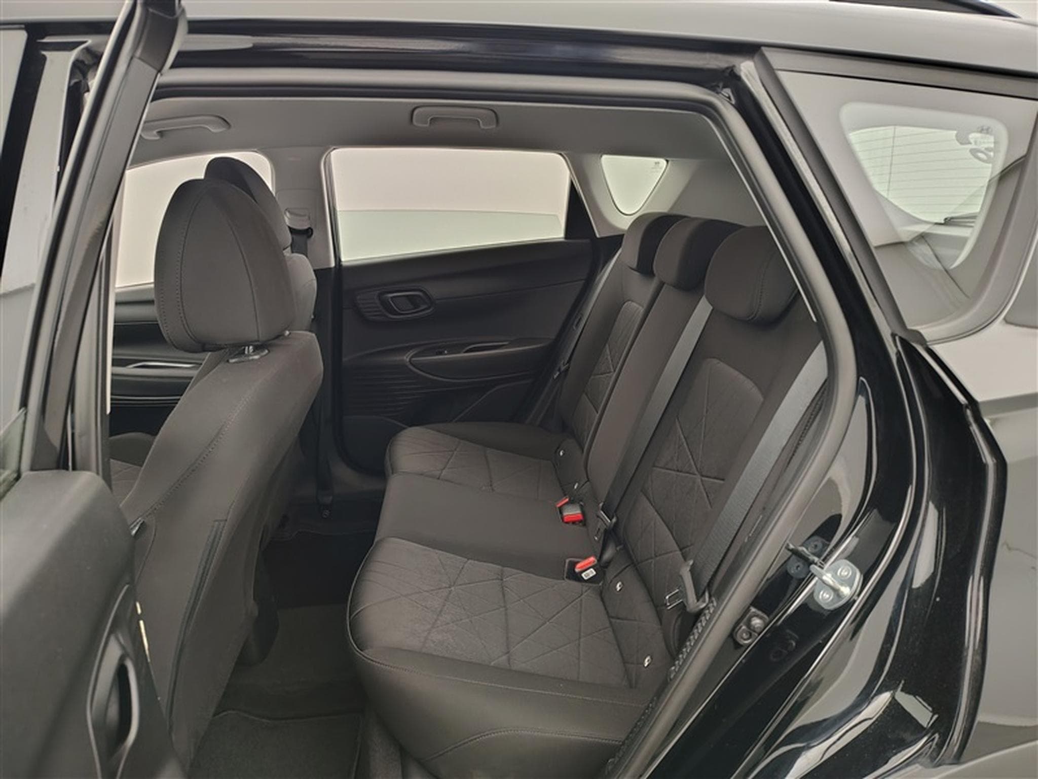 Hyundai Bayon 1.0 T-GDi MHEV Techno DCT/NAVI/LED/JA/PDC (2023) - Foto 13