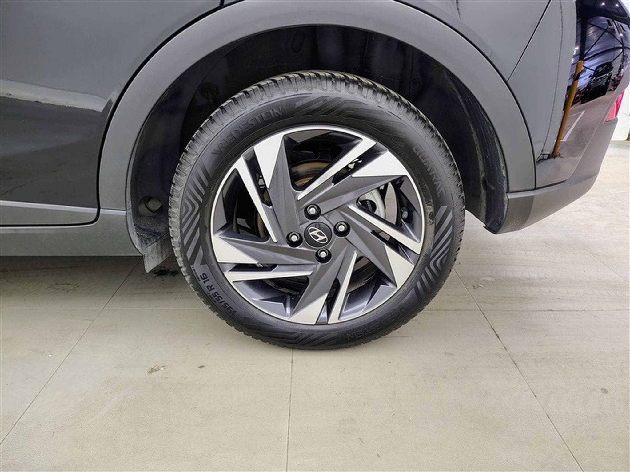Hyundai Bayon 1.0 T-GDi MHEV Techno DCT/NAVI/LED/JA/PDC (2023) - Foto 6