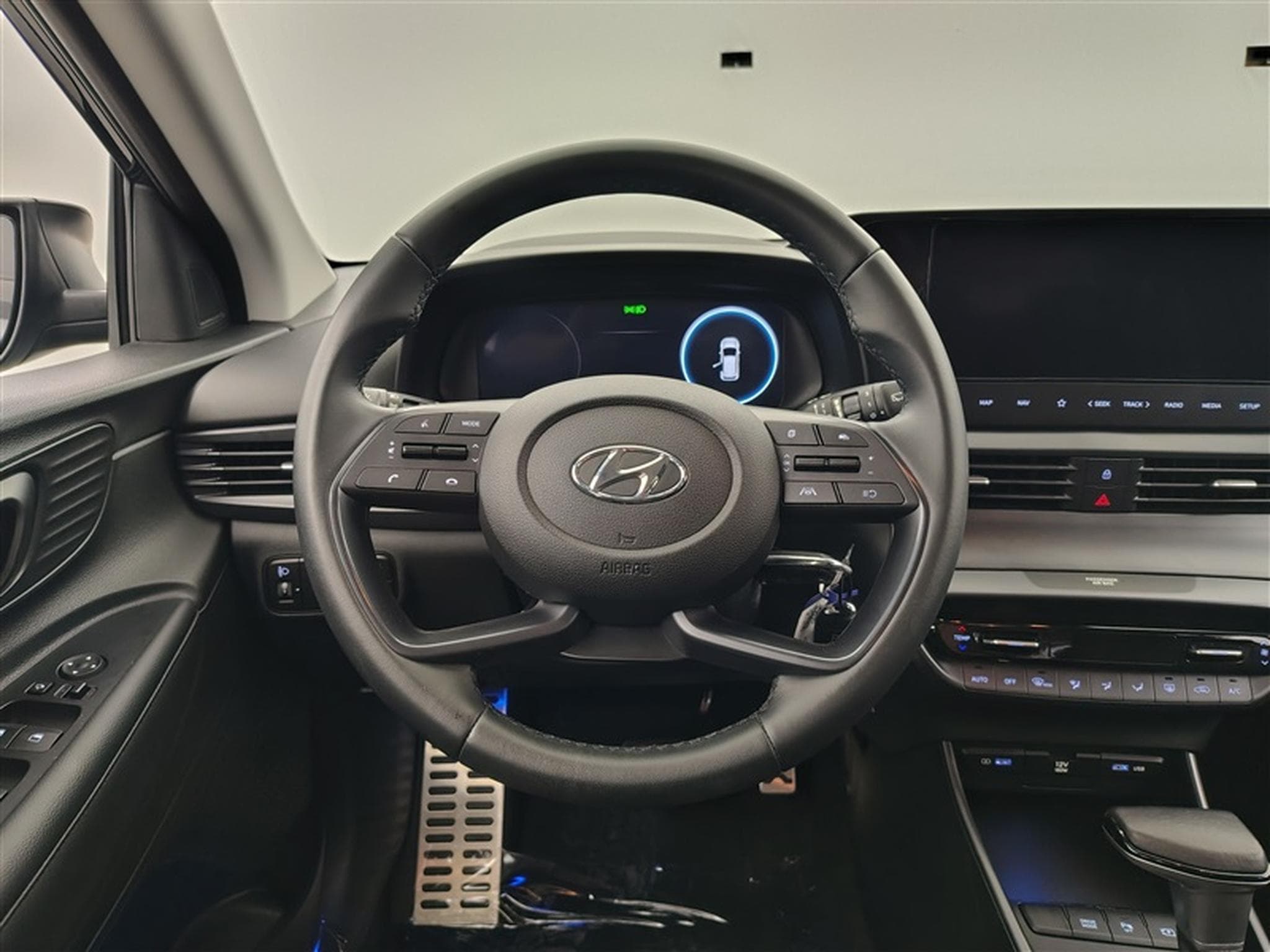 Hyundai Bayon 1.0 T-GDi MHEV Techno DCT/NAVI/LED/JA/PDC (2023) - Foto 9