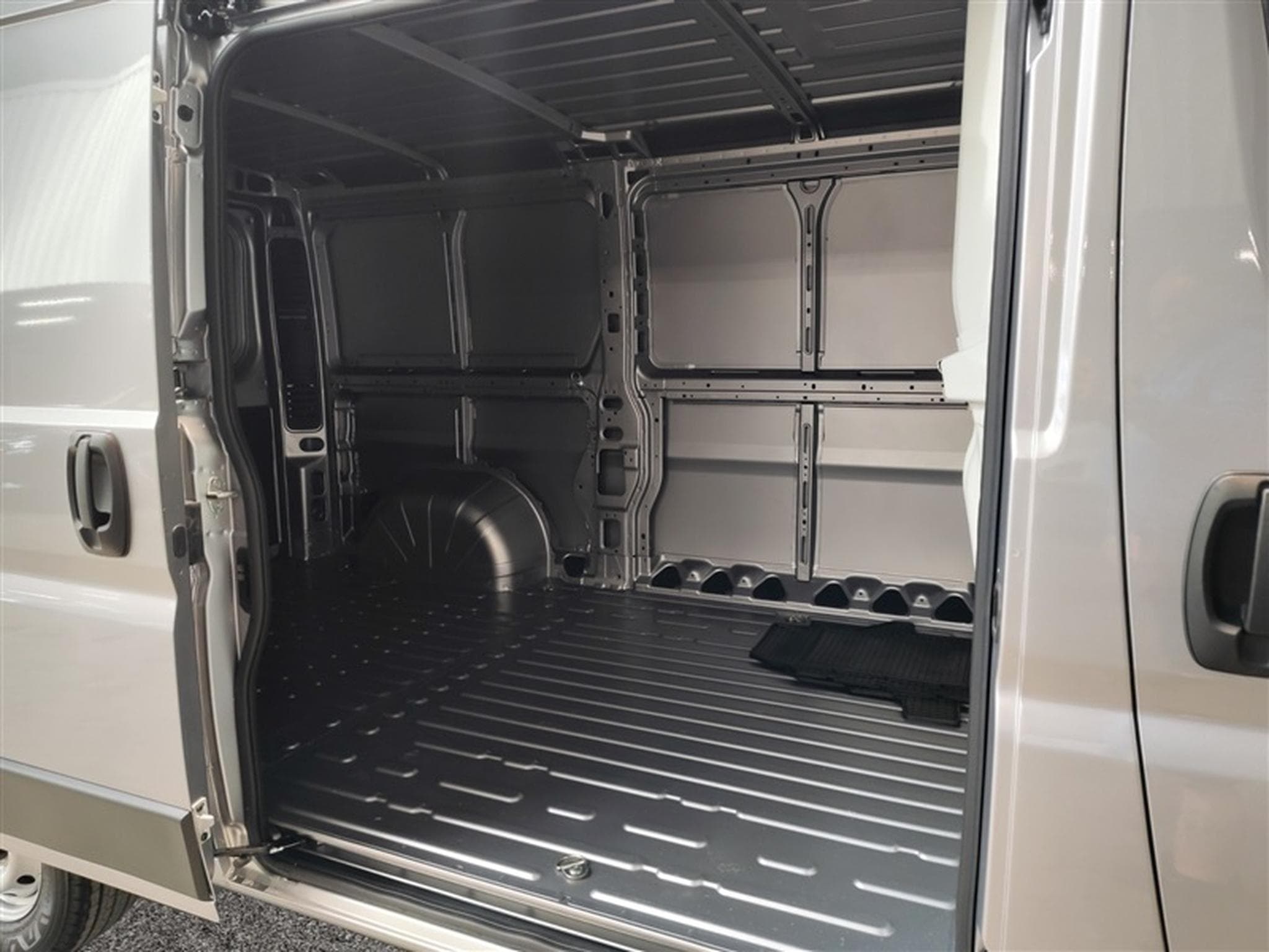 Fiat Ducato 2.2 Multijet 120cv L2H1 CLIM / BLUETOOTH / CAMERA (2025) - Foto 13