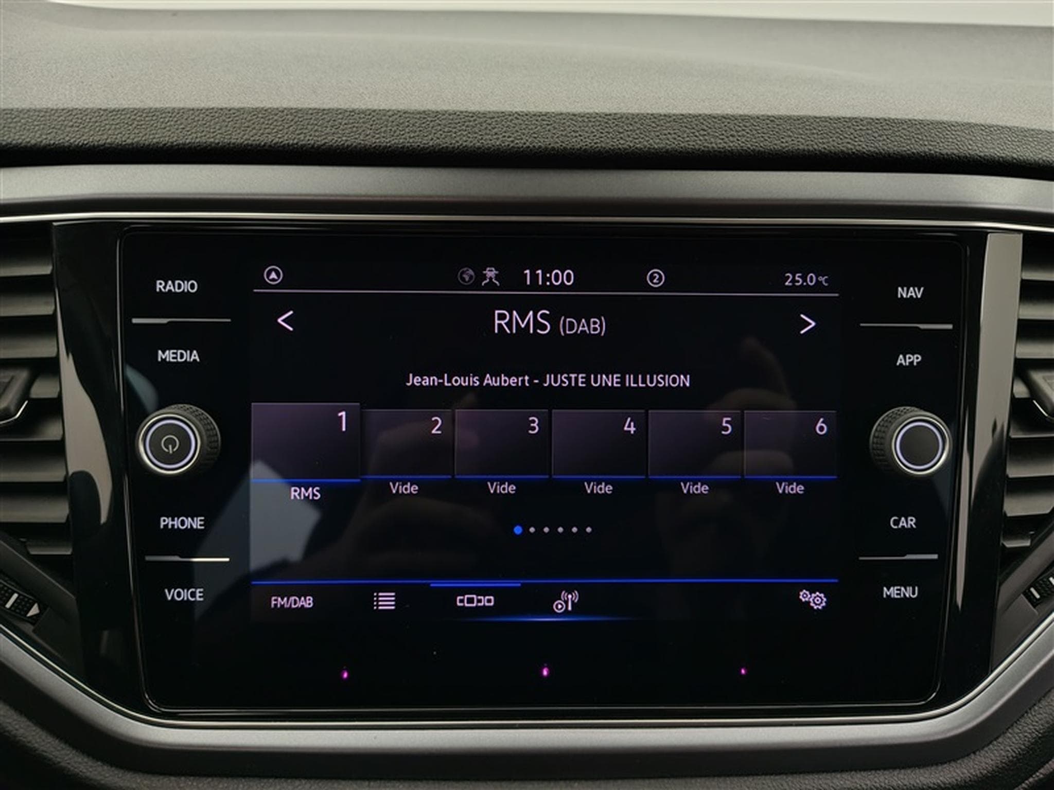 VW T-Roc 1.5 TSI DSG Carplay / PDC av+ar (2022) - Photo 11