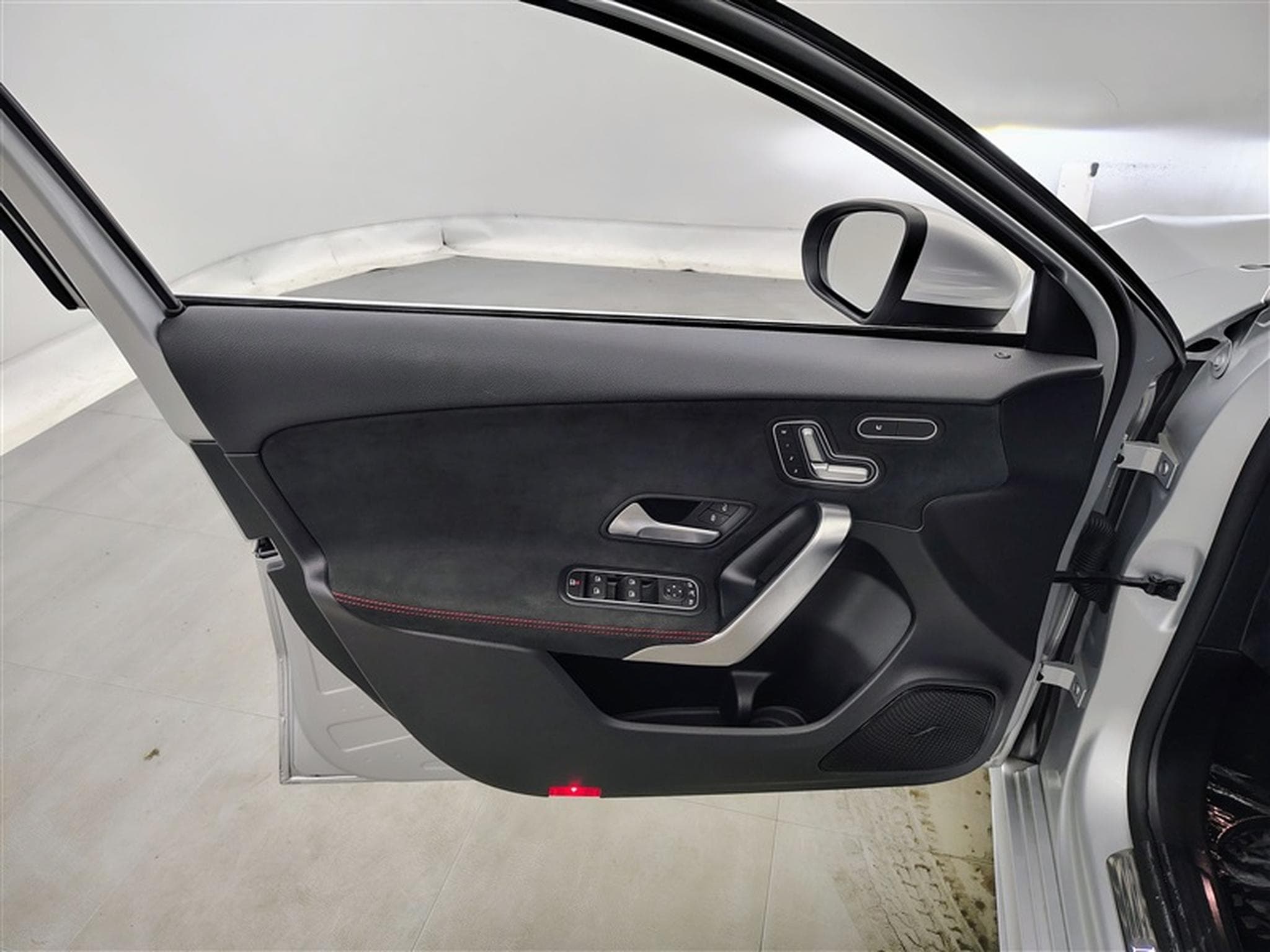 Mercedes A 180 7G-DCT Pack AMG  Navi Cockpit / Led / PDC+Caméra (2022) - Photo 17