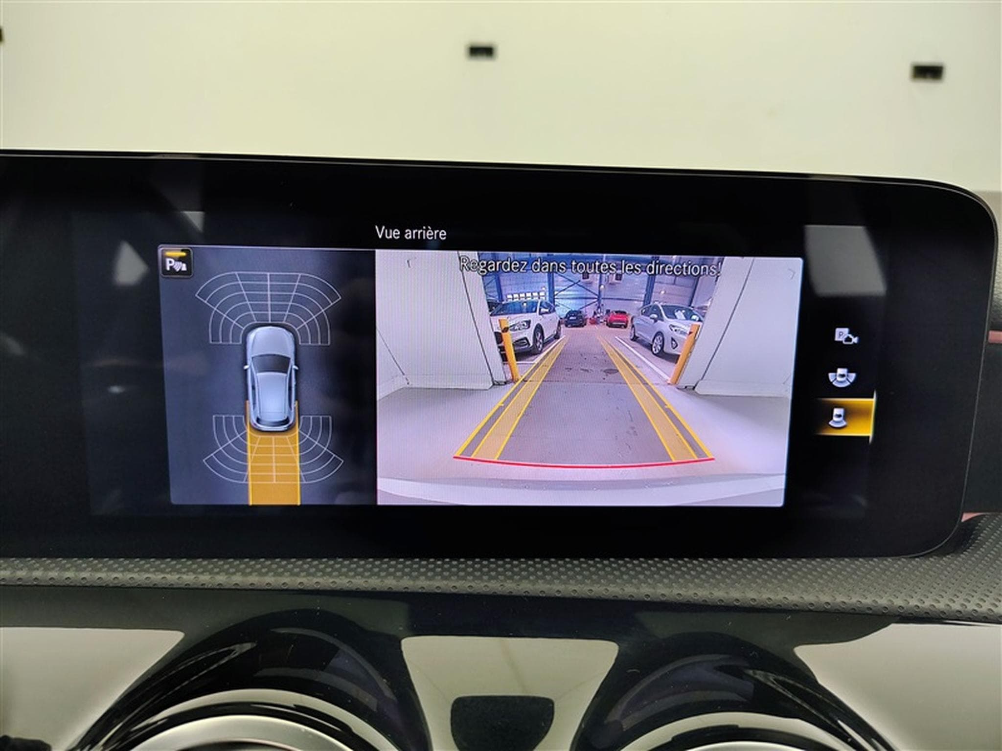 Mercedes A 180 7G-DCT Pack AMG  Navi Cockpit / Led / PDC+Caméra (2022) - Photo 18