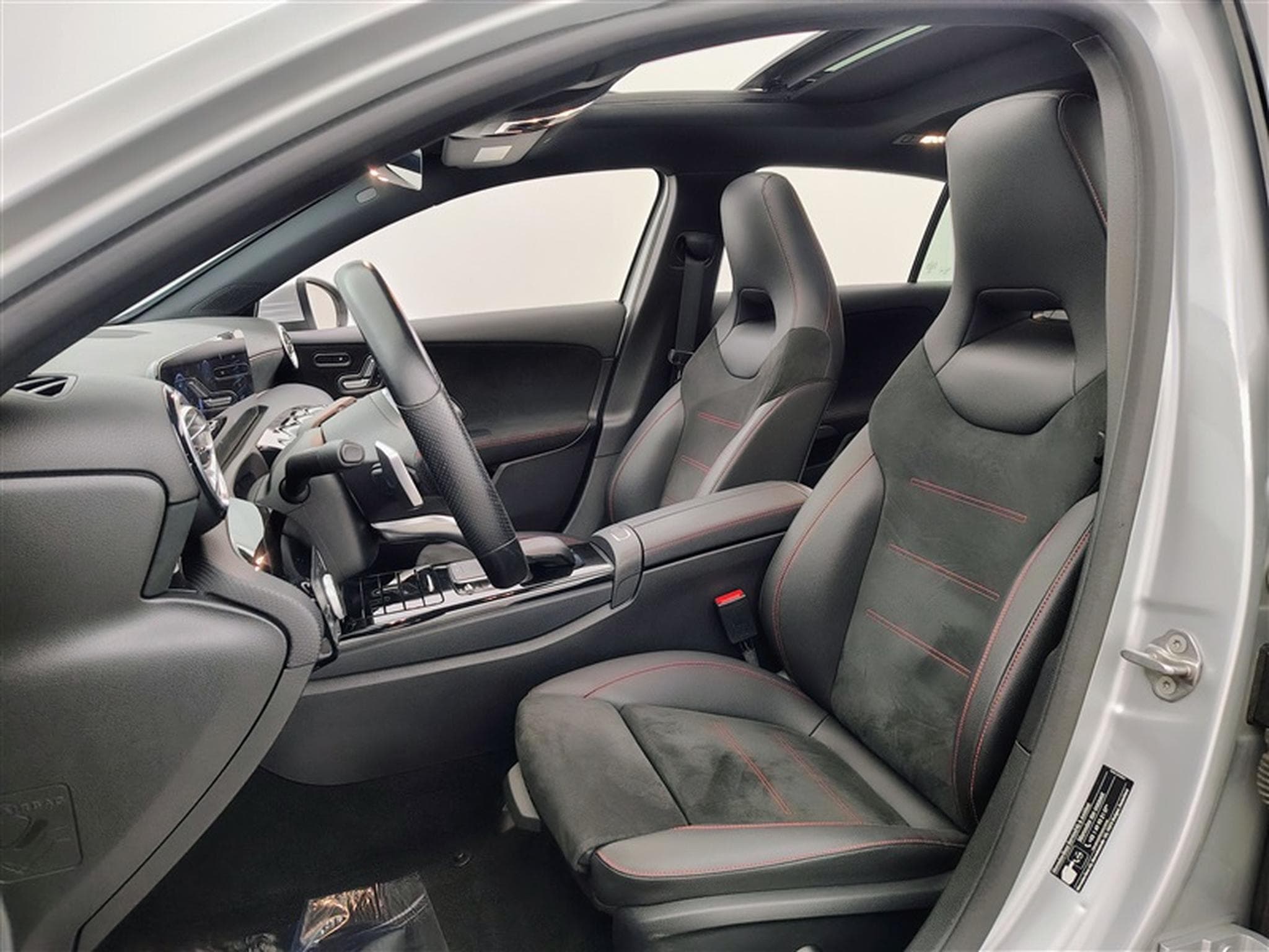 Mercedes A 180 7G-DCT Pack AMG  Navi Cockpit / Led / PDC+Caméra (2022) - Photo 7