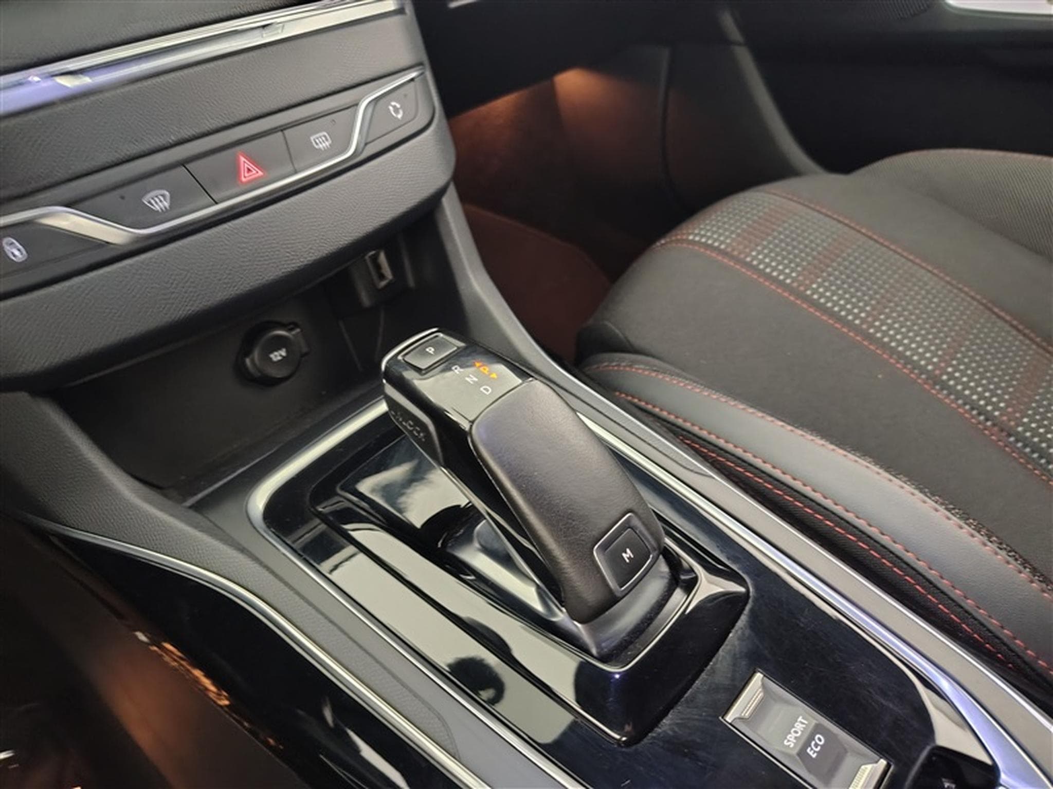 Peugeot 308 1.2 PureTech 130cv EAT8 GT Line NAVI / FULL LED / JA 17" (2019) - Photo 12