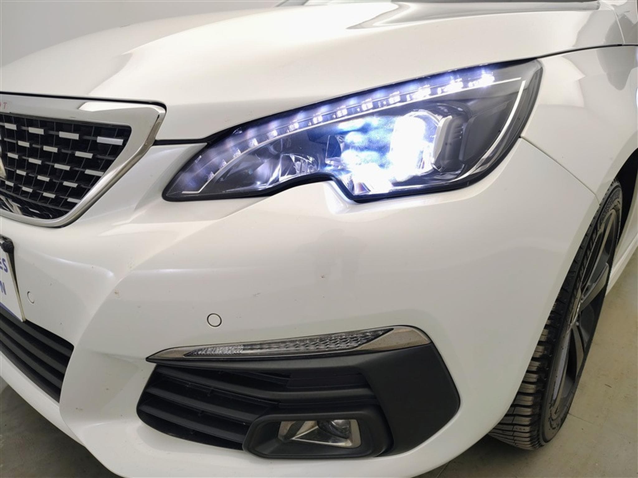 Peugeot 308 1.2 PureTech 130cv EAT8 GT Line NAVI / FULL LED / JA 17" (2019) - Photo 15