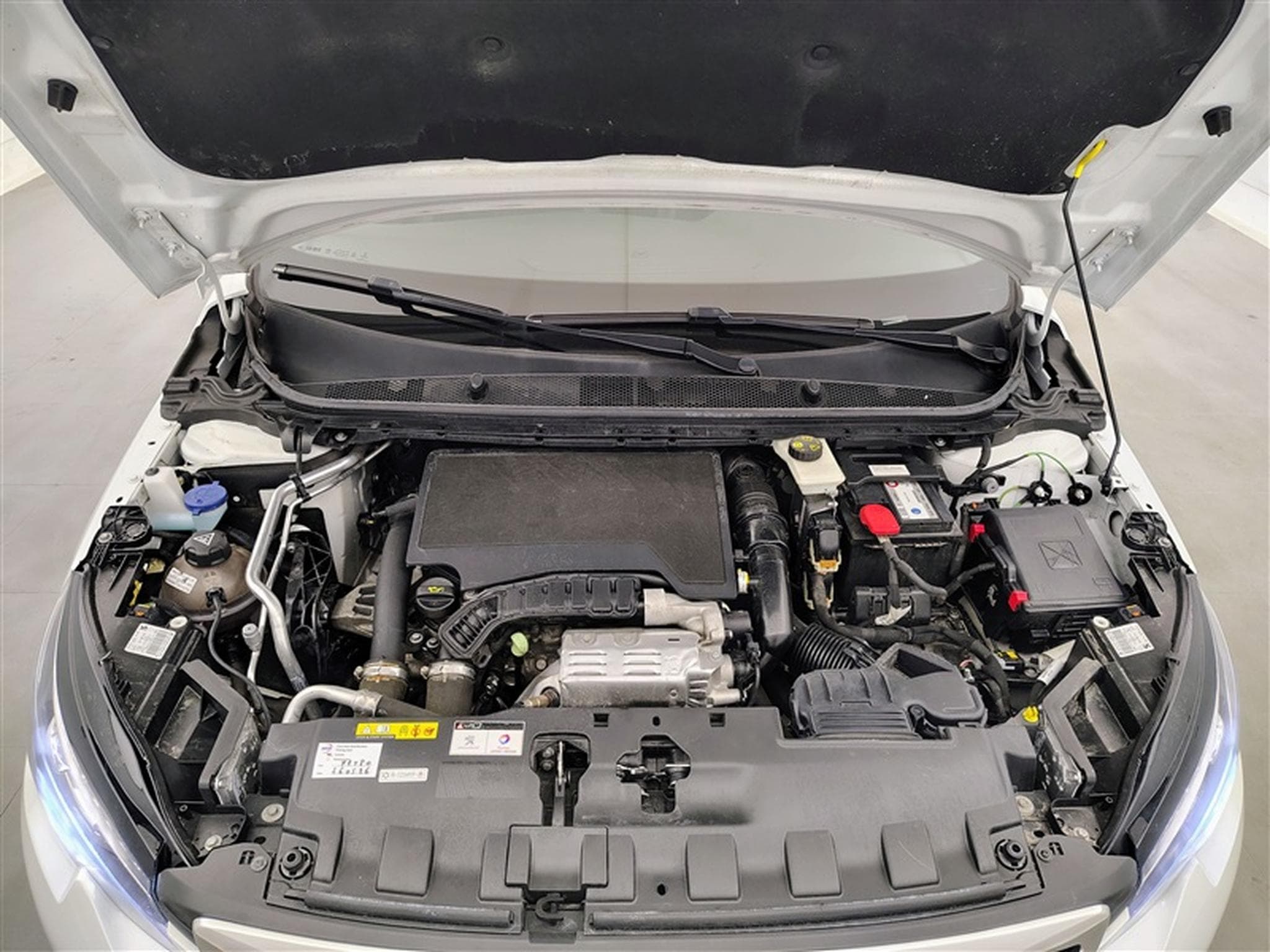 Peugeot 308 1.2 PureTech 130cv EAT8 GT Line NAVI / FULL LED / JA 17" (2019) - Photo 19