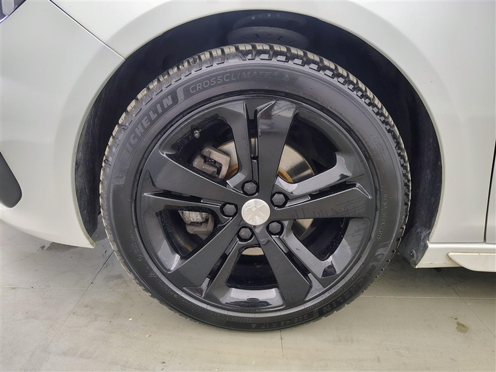 Peugeot 308 1.2 PureTech 130cv EAT8 GT Line NAVI / FULL LED / JA 17" (2019) - Photo 6