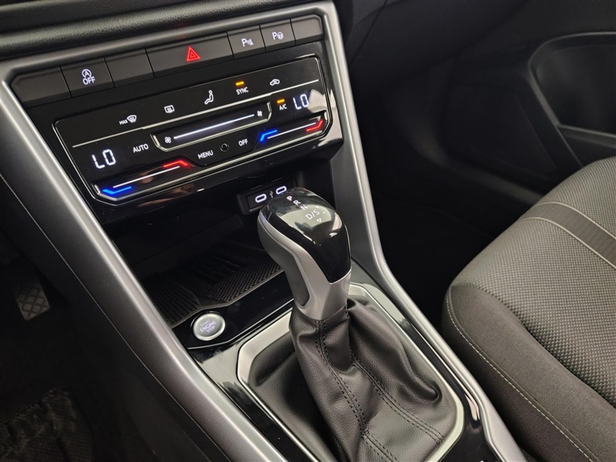 VW T-Roc 1.5 TSI 150Cv DSG United CARPLAY / FULL LED / CAMERA / JA 17 (2025) - Photo 12