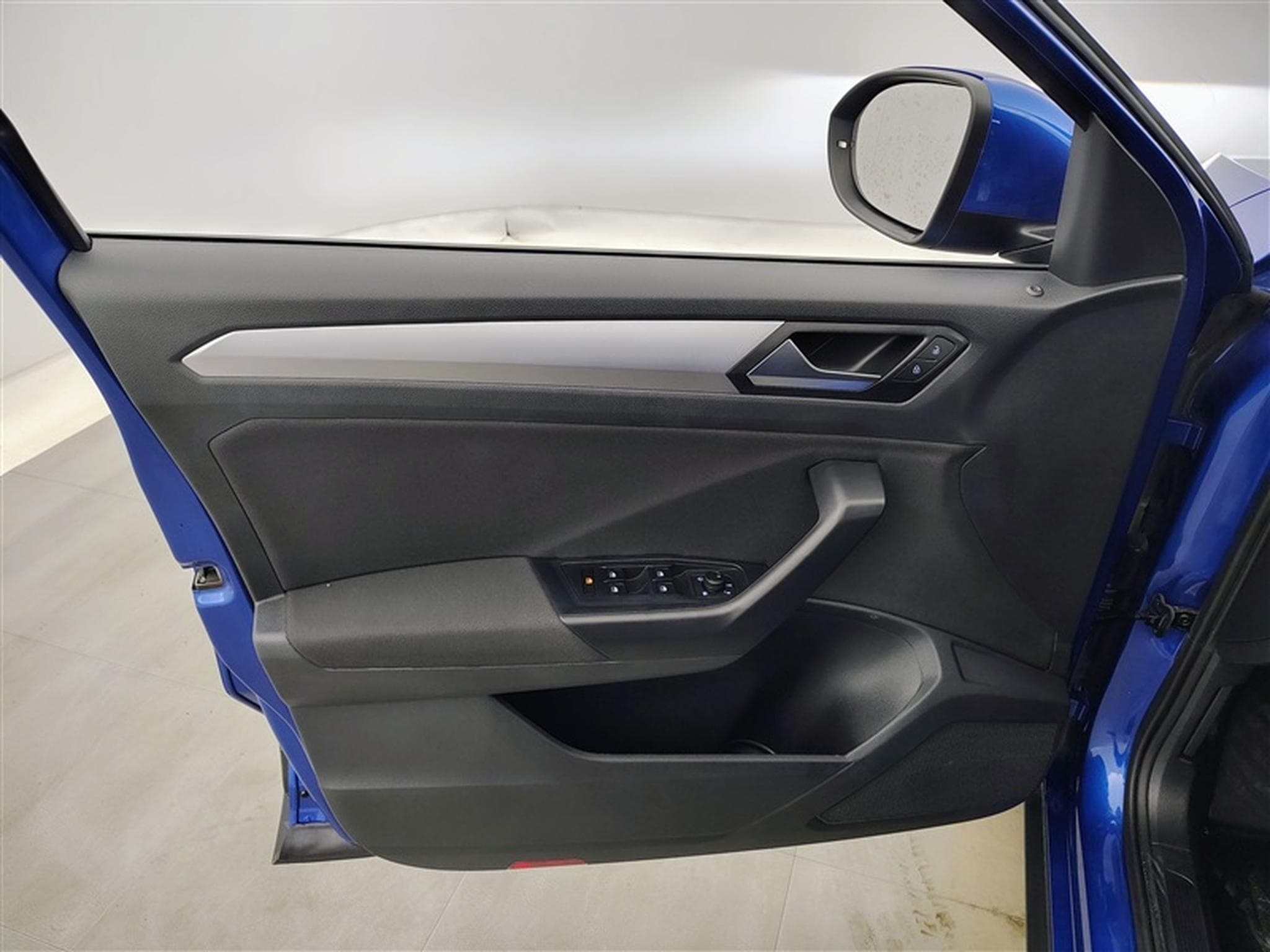 VW T-Roc 1.5 TSI 150Cv DSG United CARPLAY / FULL LED / CAMERA / JA 17 (2025) - Photo 17
