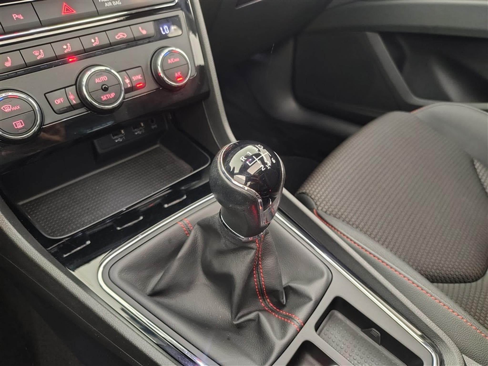 Seat Leon ST 1.5 TSI FR CARPLAY/PDC/PANO OUV./CLIM (2020) - Foto 12