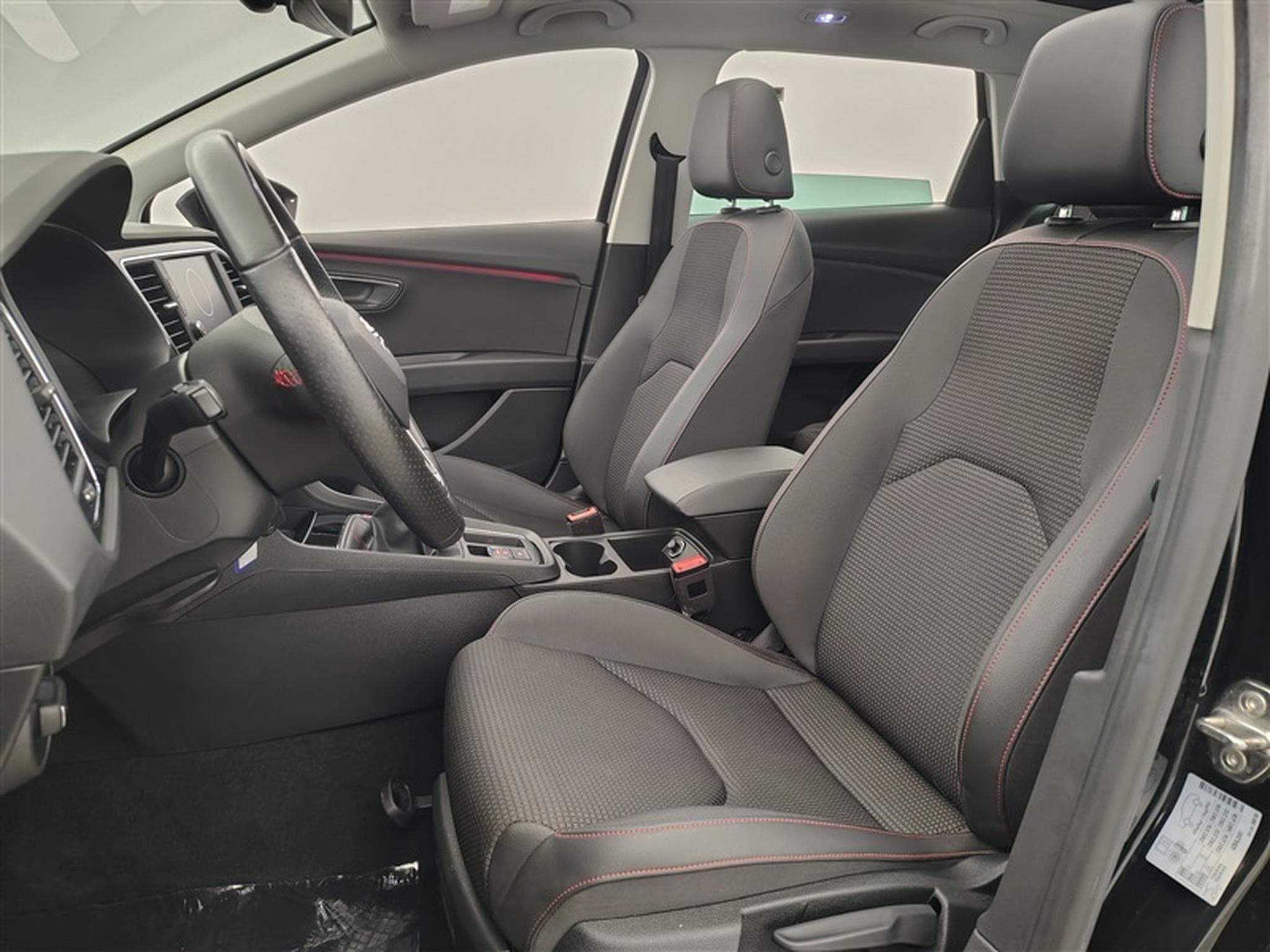 Seat Leon ST 1.5 TSI FR CARPLAY/PDC/PANO OUV./CLIM (2020) - Foto 7