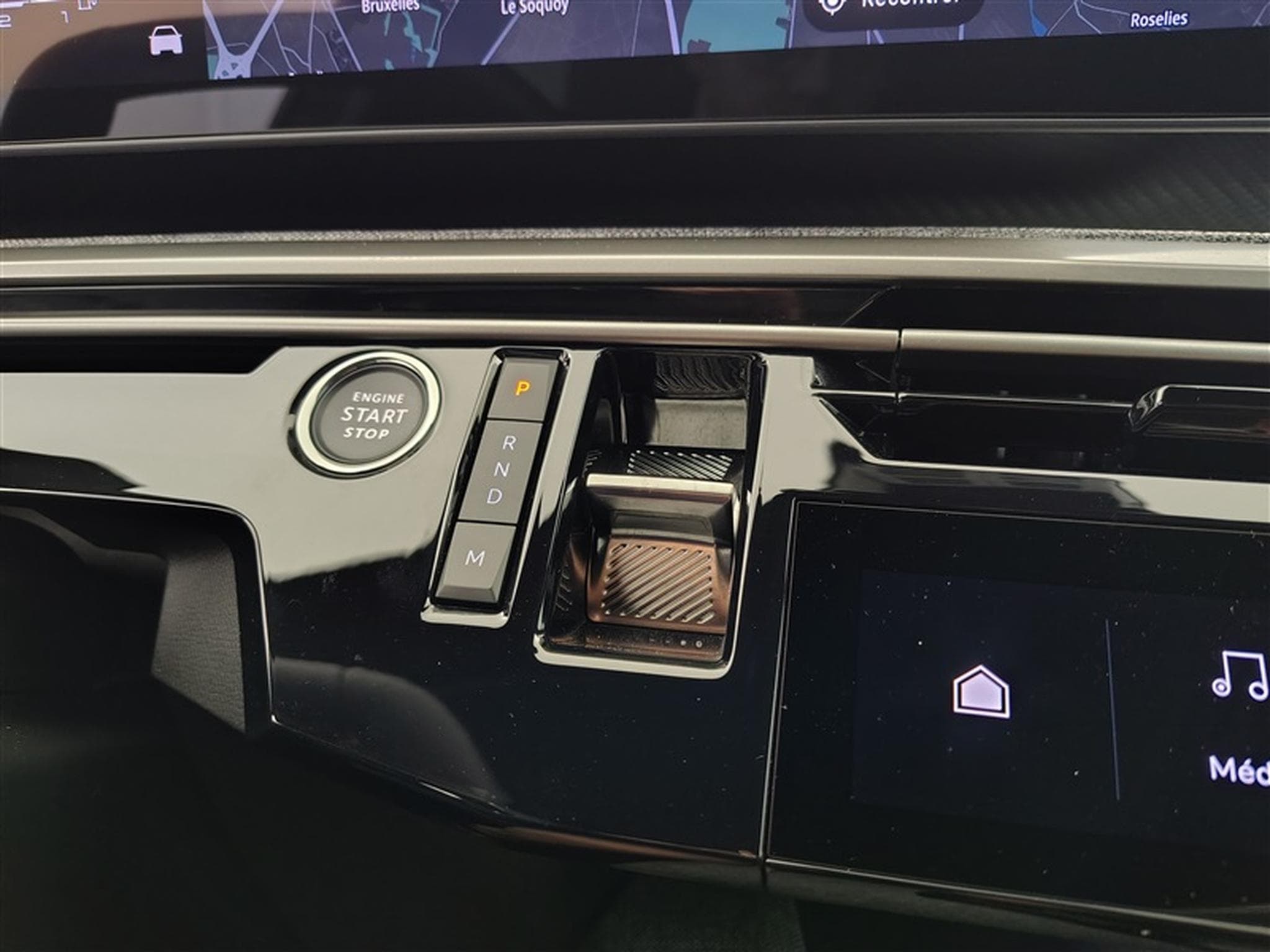 Peugeot 5008 1.2 HYBRID 145cv e-DSC6 Allure NAVI /CARPLAY/FULL LED/S-CUIR (2025) - Foto 12