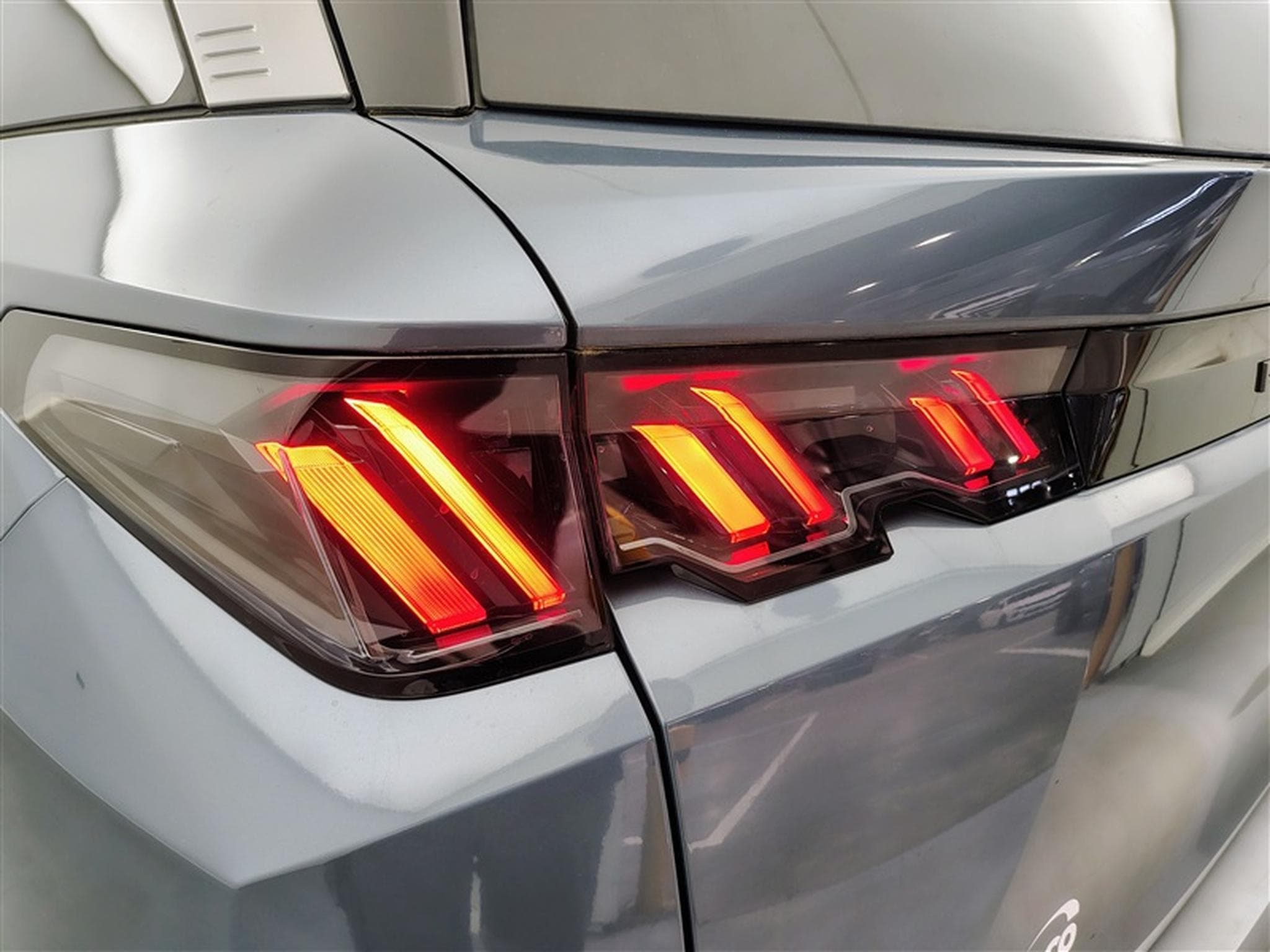 Peugeot 5008 1.2 HYBRID 145cv e-DSC6 Allure NAVI /CARPLAY/FULL LED/S-CUIR (2025) - Foto 16