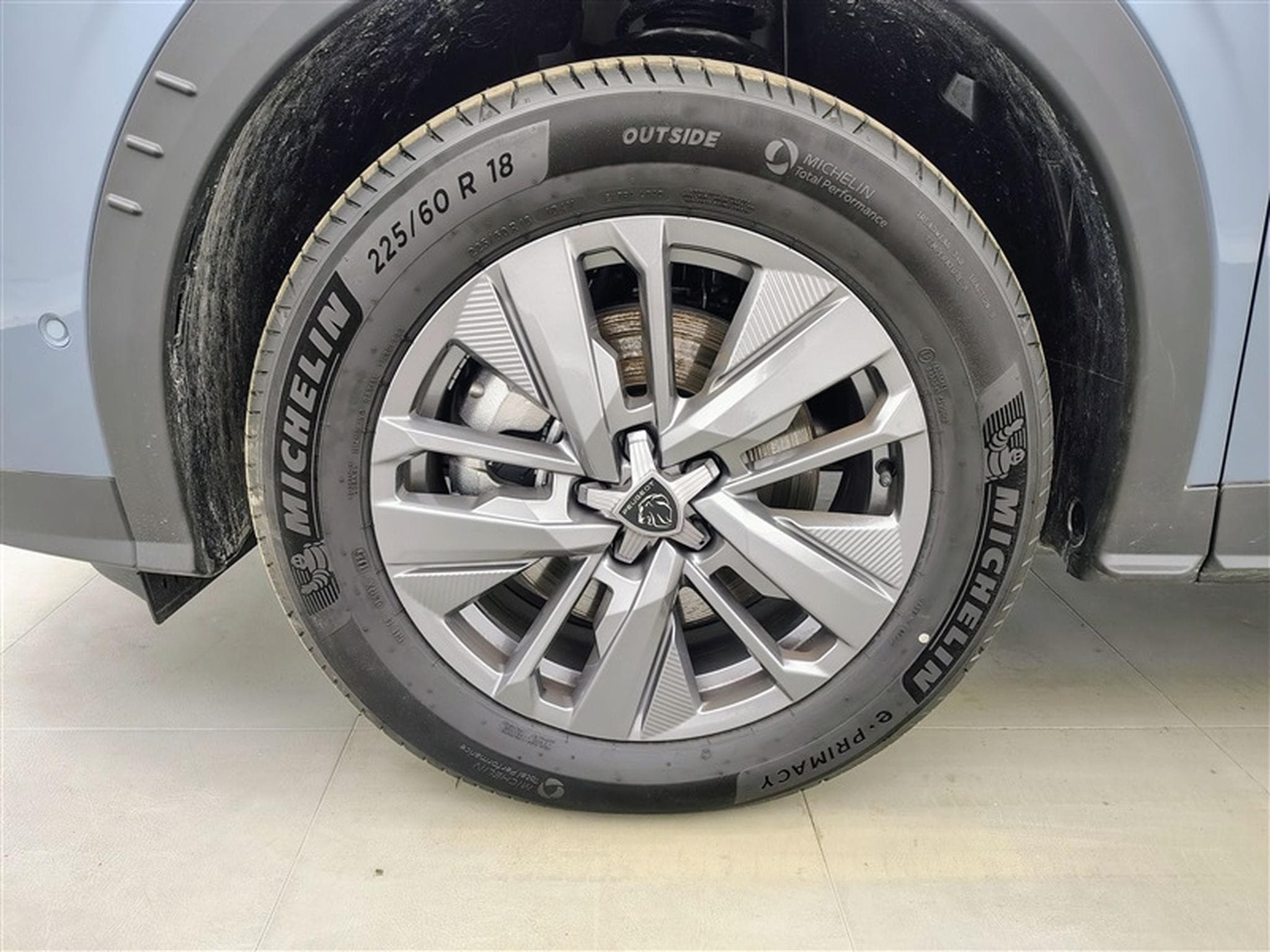 Peugeot 5008 1.2 HYBRID 145cv e-DSC6 Allure NAVI /CARPLAY/FULL LED/S-CUIR (2025) - Foto 6