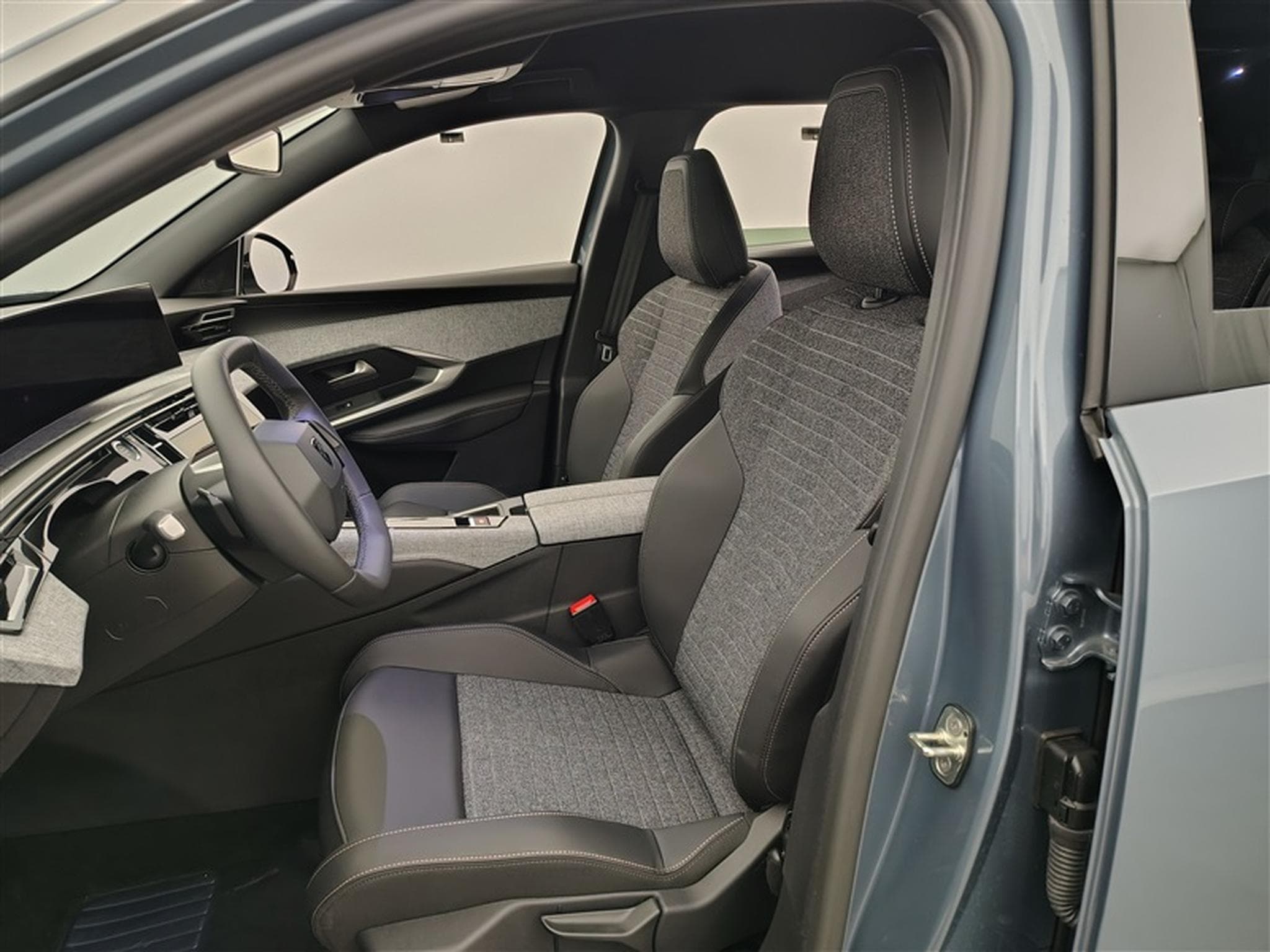 Peugeot 5008 1.2 HYBRID 145cv e-DSC6 Allure NAVI /CARPLAY/FULL LED/S-CUIR (2025) - Foto 7
