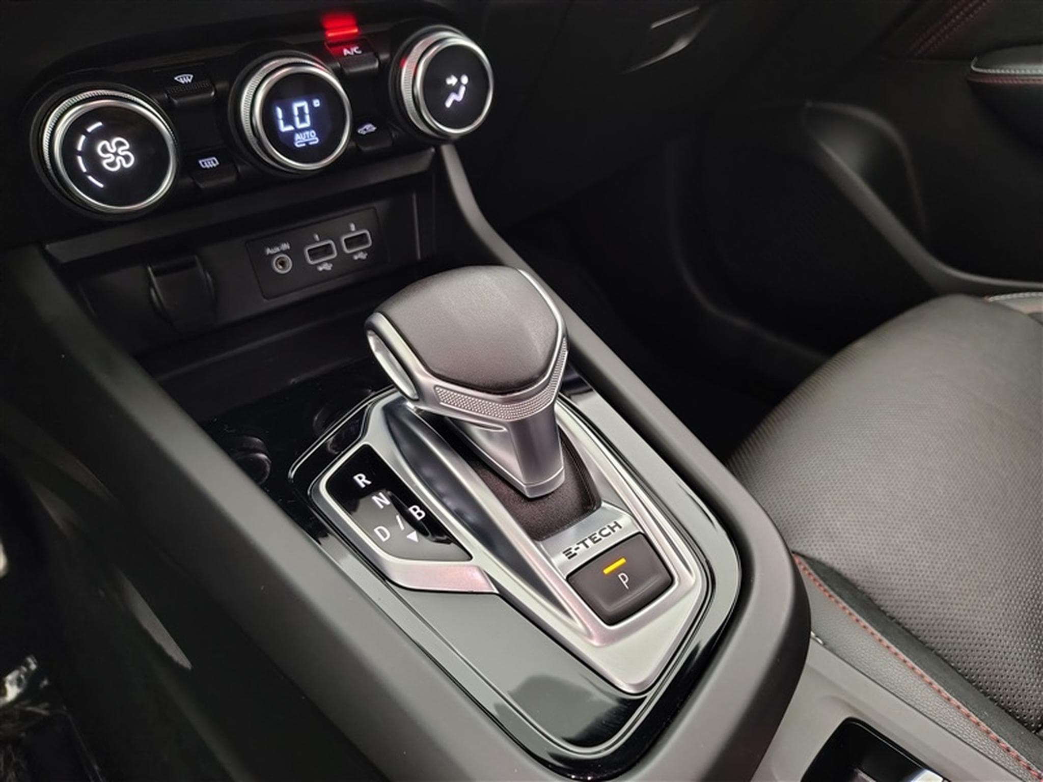Renault Arkana E-TECH 1.6i E-Tech RS LINE*NAVI/FULL LED/CUIR/CAM/PDC/JA18* (2022) - Foto 12
