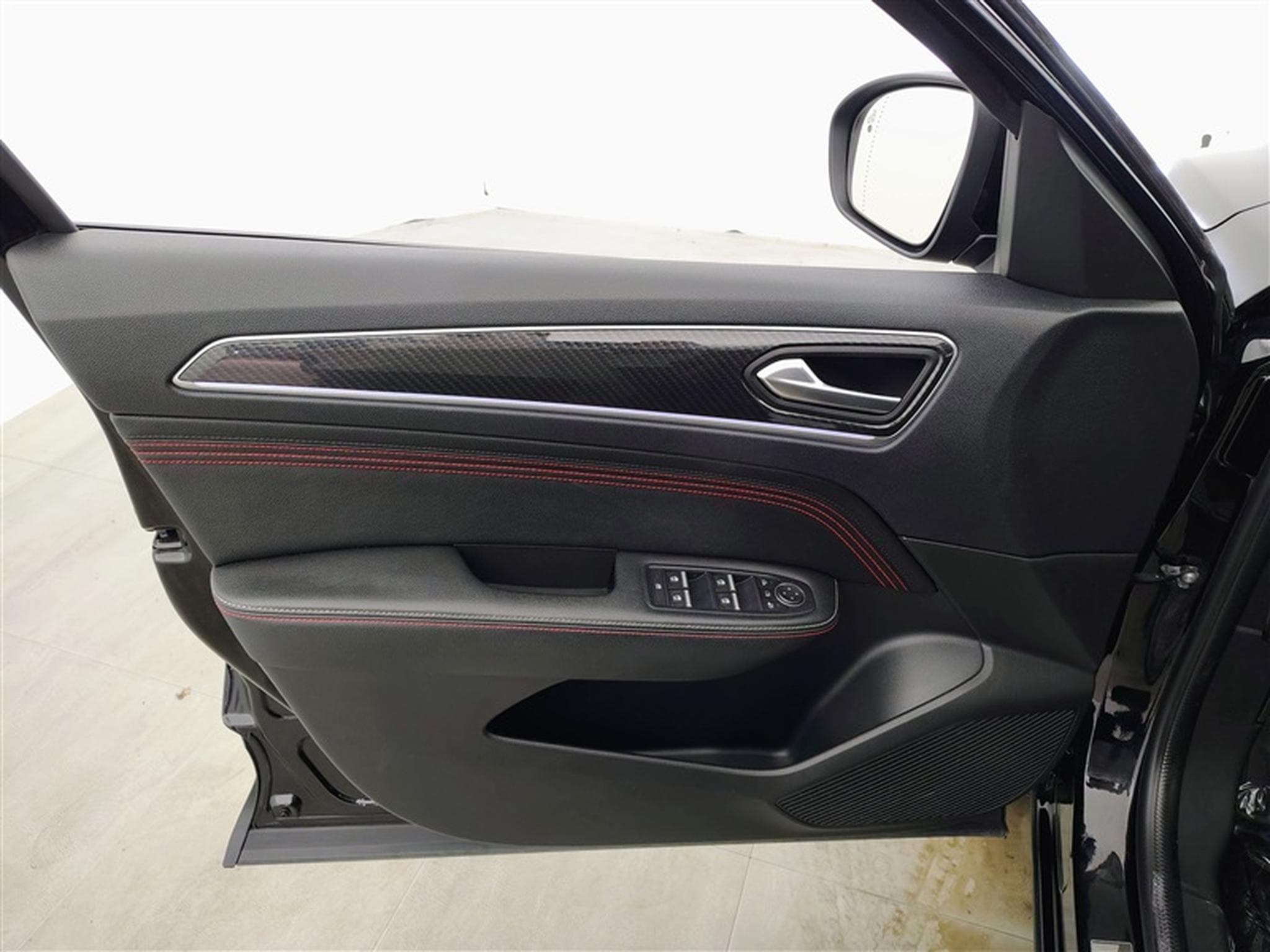 Renault Arkana E-TECH 1.6i E-Tech RS LINE*NAVI/FULL LED/CUIR/CAM/PDC/JA18* (2022) - Foto 17