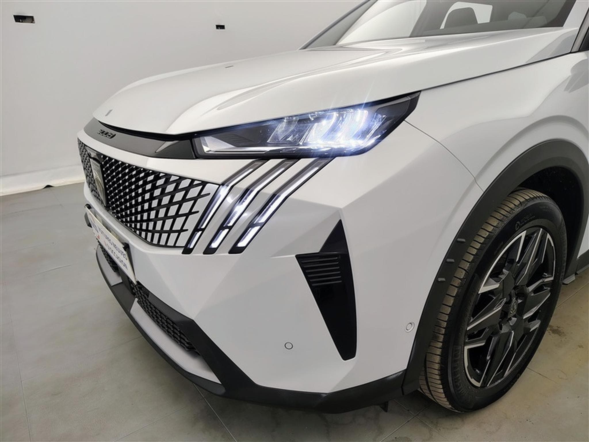 Peugeot 5008 1.2 HYBRID 145cv e-DSC6 Allure Pack 7pl. NAVI / CAMERA 360° (2025) - Foto 15