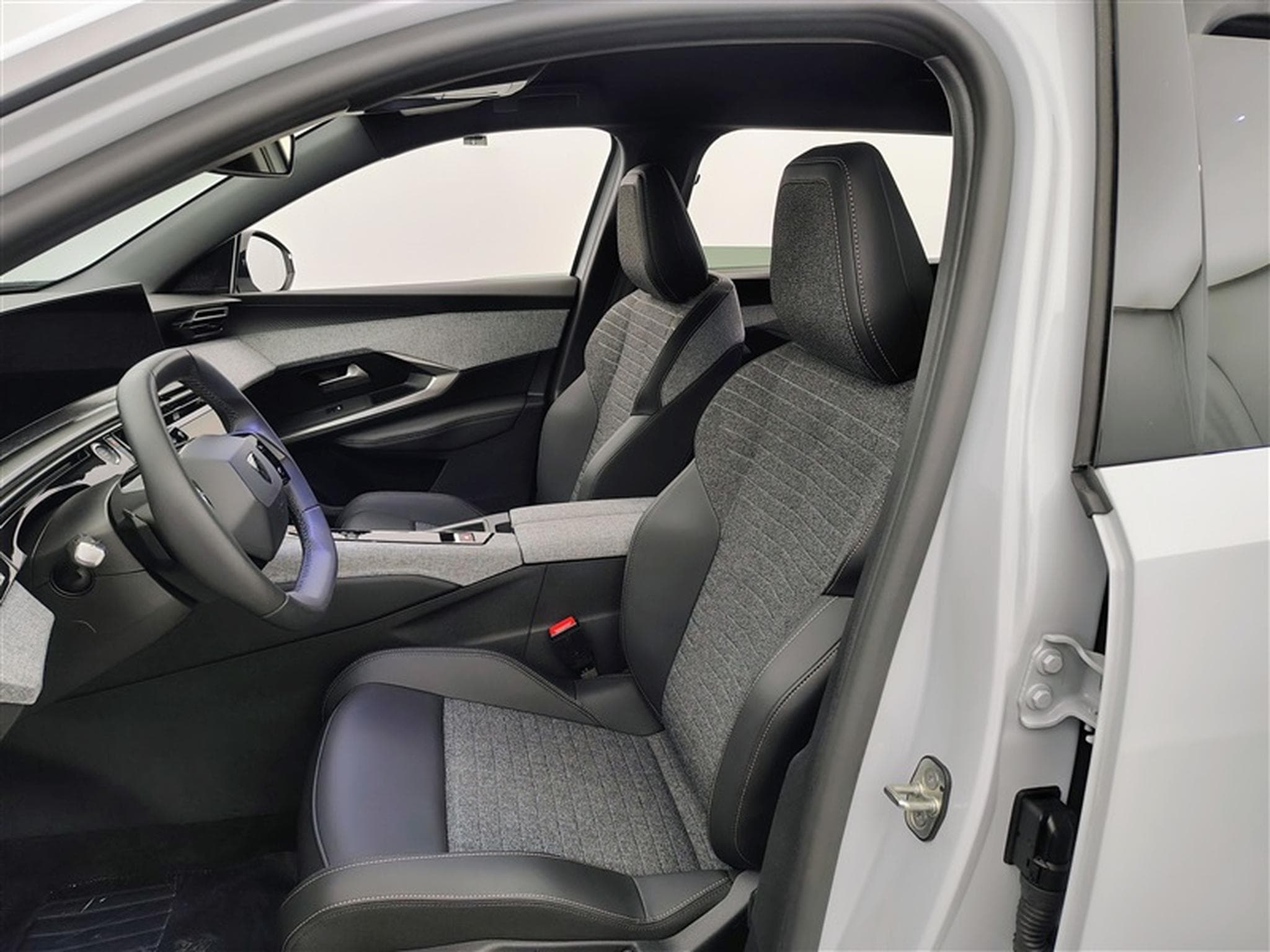 Peugeot 5008 1.2 HYBRID 145cv e-DSC6 Allure Pack 7pl. NAVI / CAMERA 360° (2025) - Foto 7