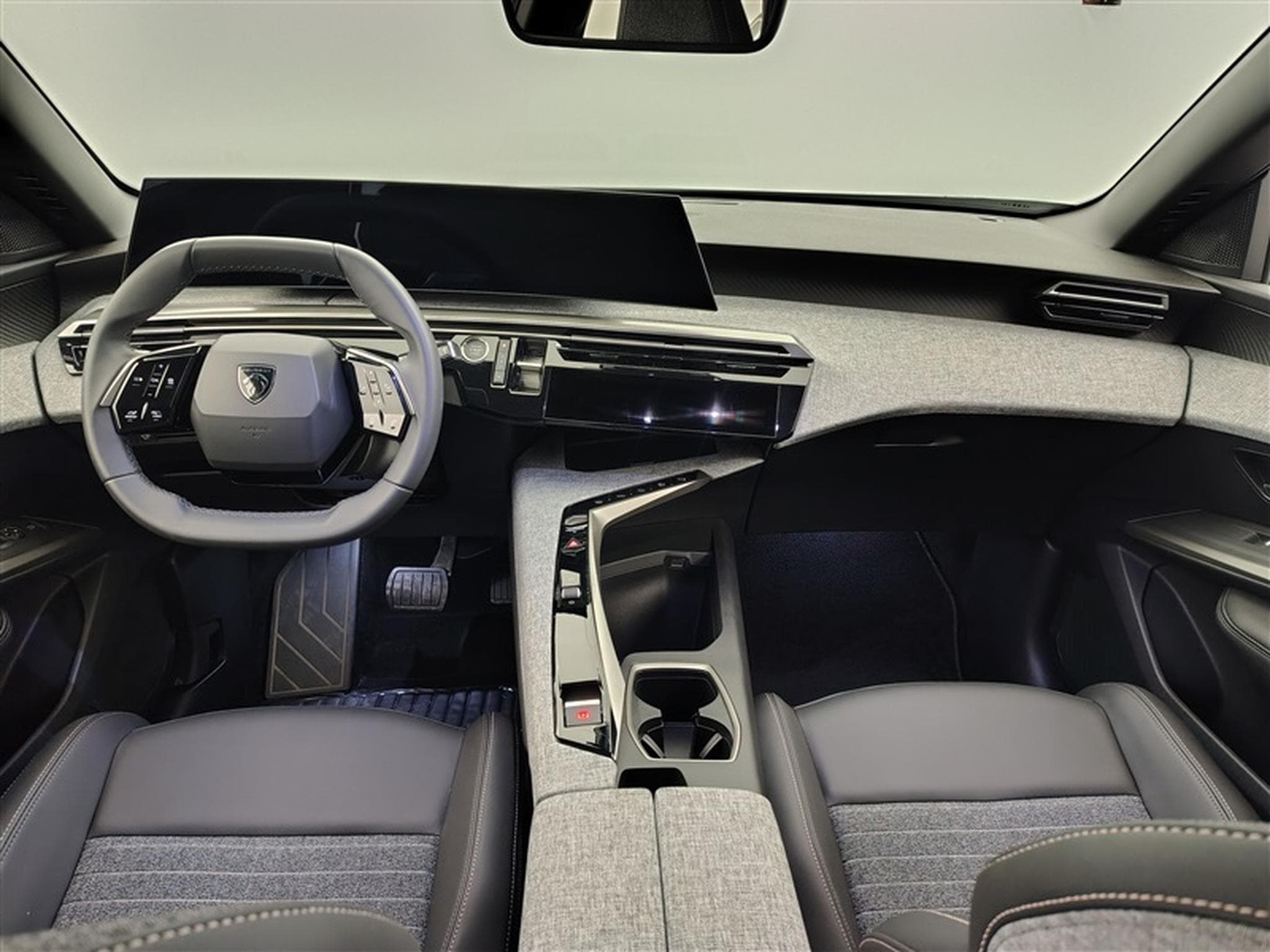 Peugeot 5008 1.2 HYBRID 145cv e-DSC6 Allure Pack 7pl. NAVI / CAMERA 360° (2025) - Foto 8