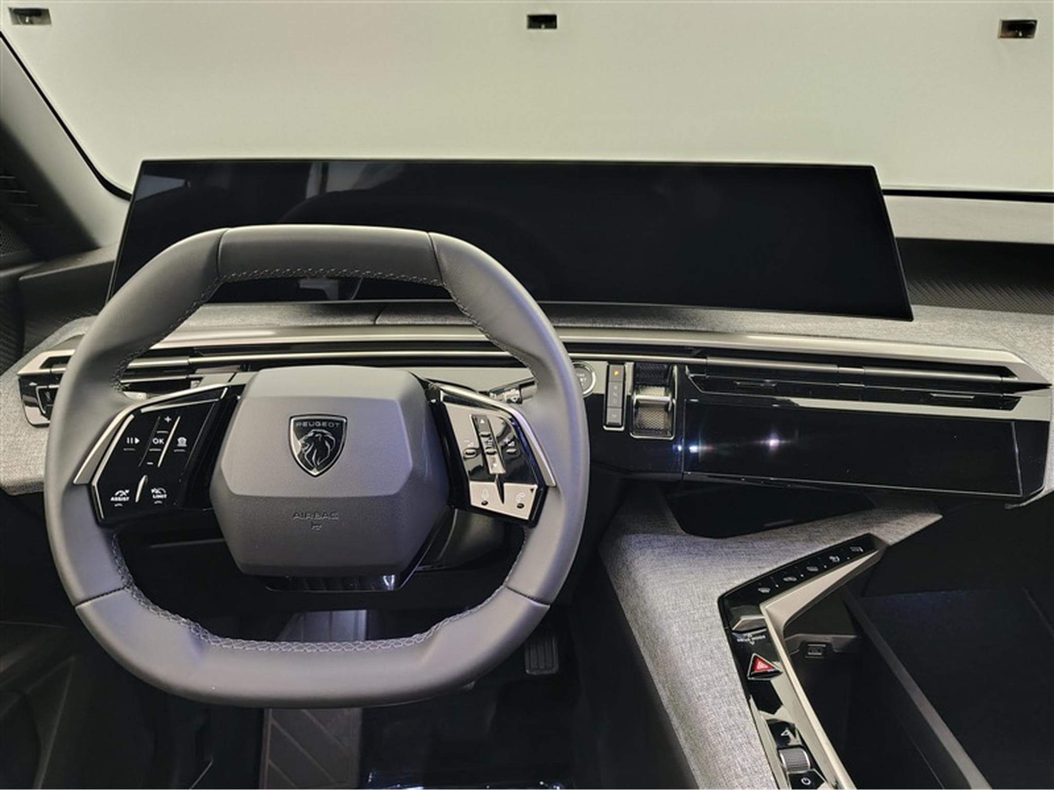 Peugeot 5008 1.2 HYBRID 145cv e-DSC6 Allure Pack 7pl. NAVI / CAMERA 360° (2025) - Foto 9