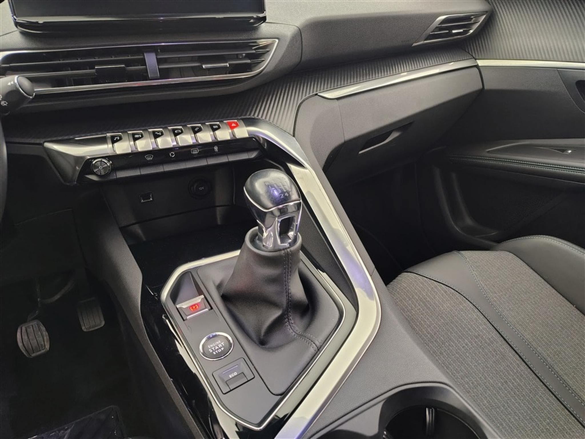 Peugeot 3008 1.2 PureTech Allure Pack S-CUIR / NAVI / CAMERA / CARPLAY (2023) - Foto 12