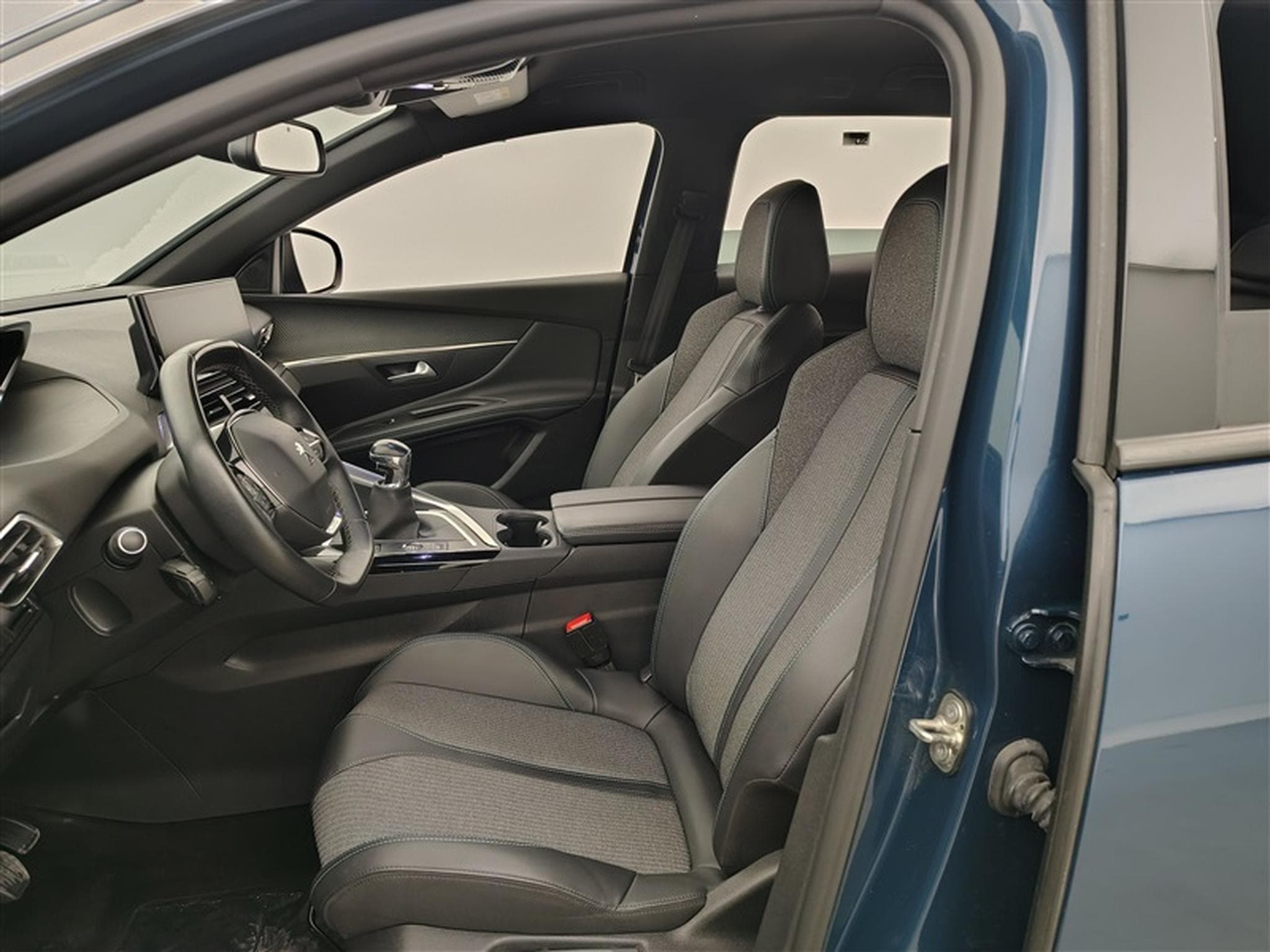 Peugeot 3008 1.2 PureTech Allure Pack S-CUIR / NAVI / CAMERA / CARPLAY (2023) - Foto 7