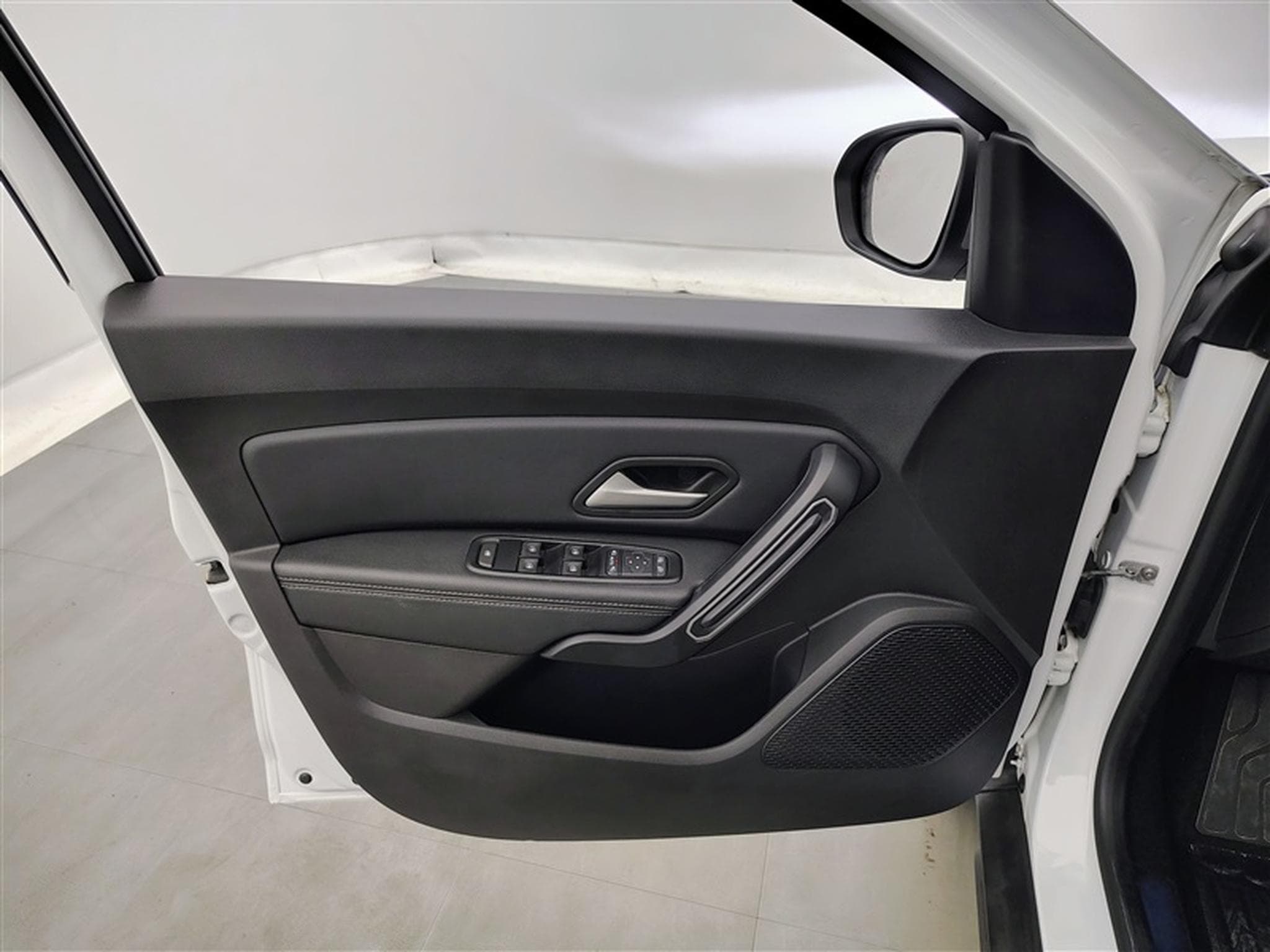 Dacia Duster 1.0 TCe Expression GPF (2023) - Foto 17