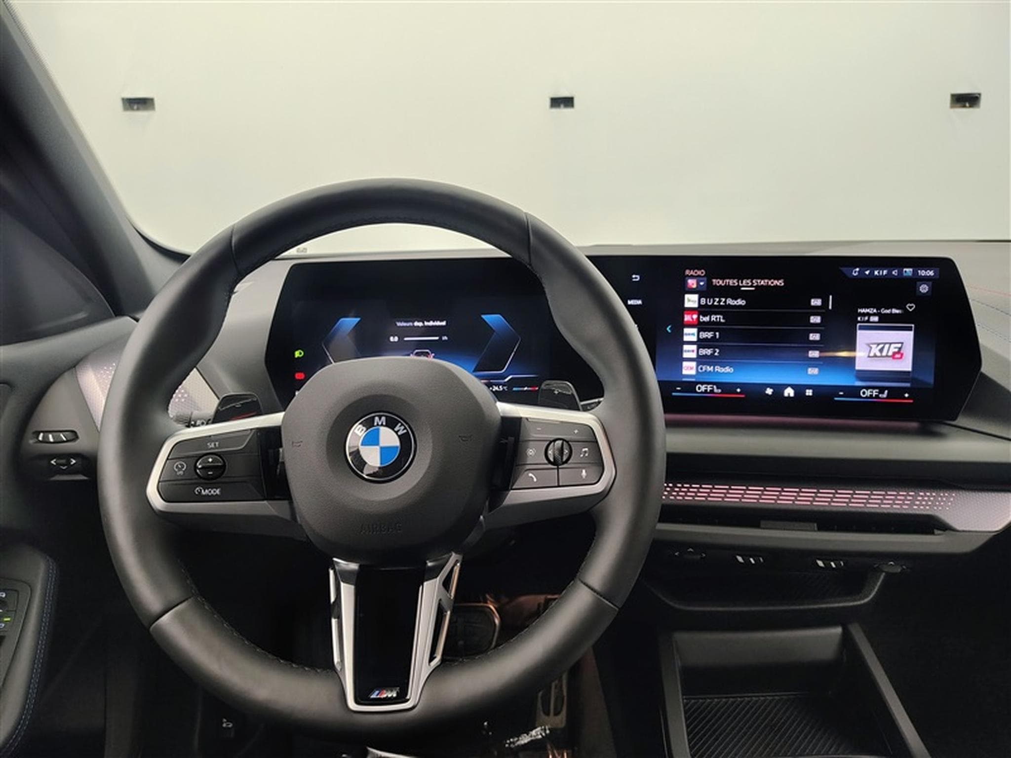 BMW 120 120iA Pack M NAVI / FULL LED / CAMERA / JA 18" (2025) - Foto 9