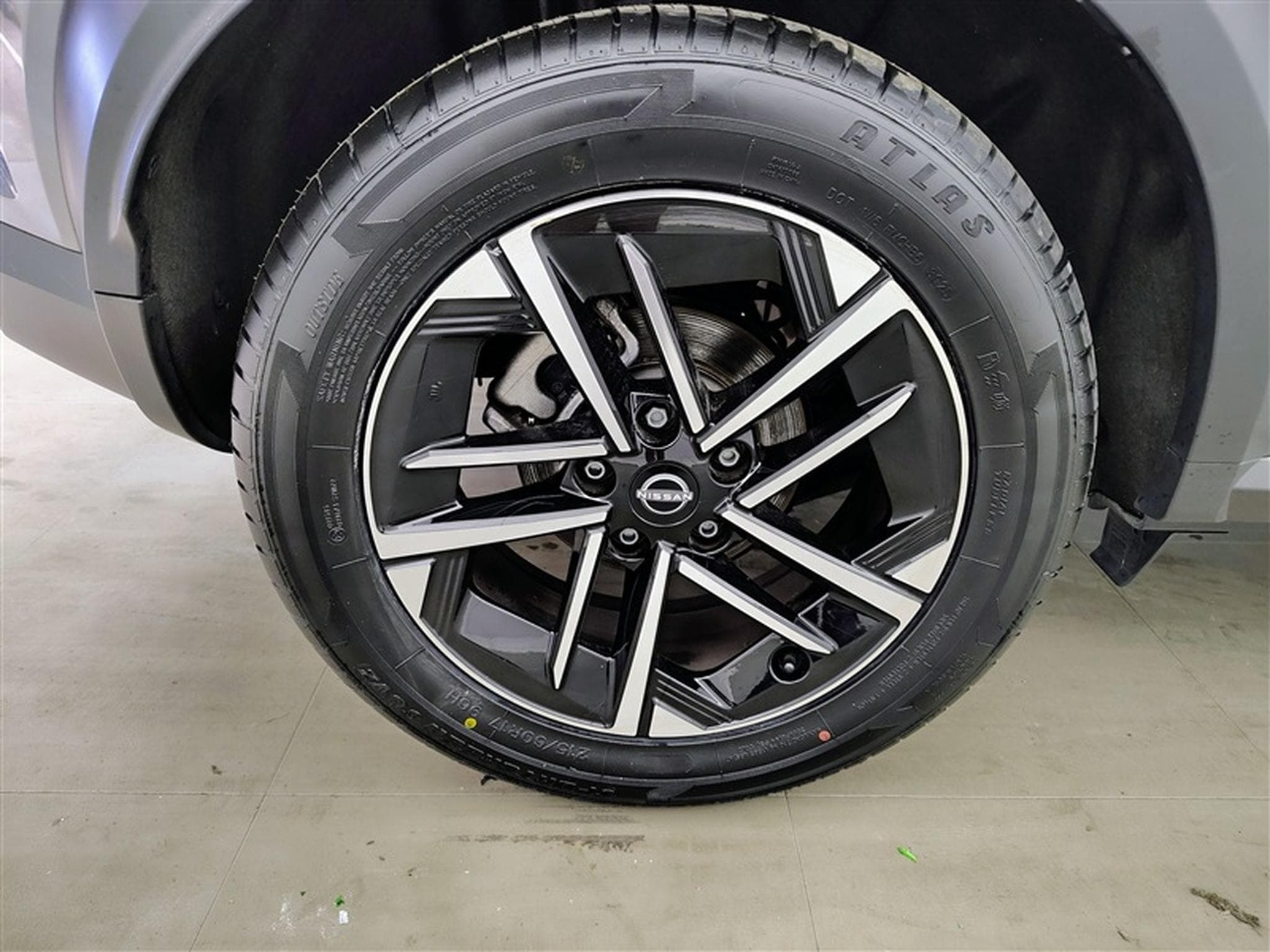 Nissan Juke 1.0 DIG-T 114cv N-Connecta NAVI / FULL LED / CAMERA / JA 17" (2025) - Foto 6