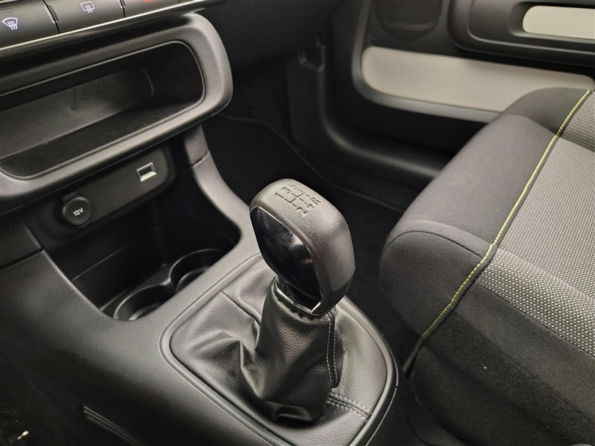 Citroen C3 1.2i PureTech Feel S&S (2020) - Foto 12