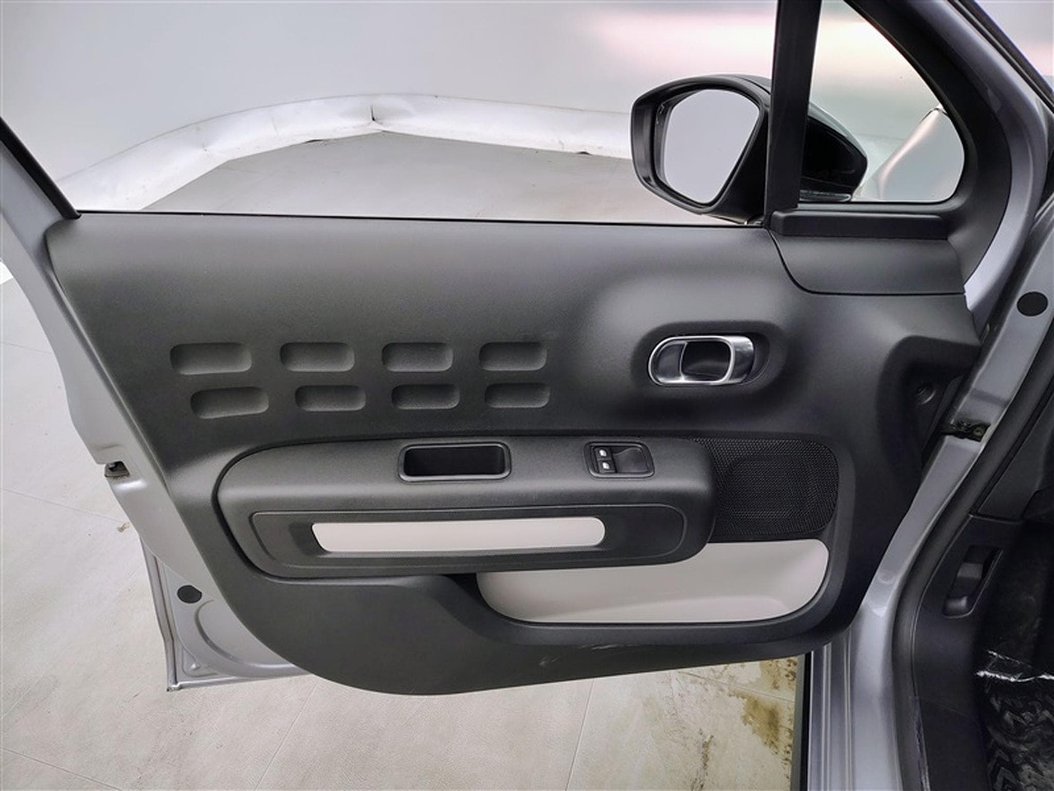 Citroen C3 1.2i PureTech Feel S&S (2020) - Foto 17