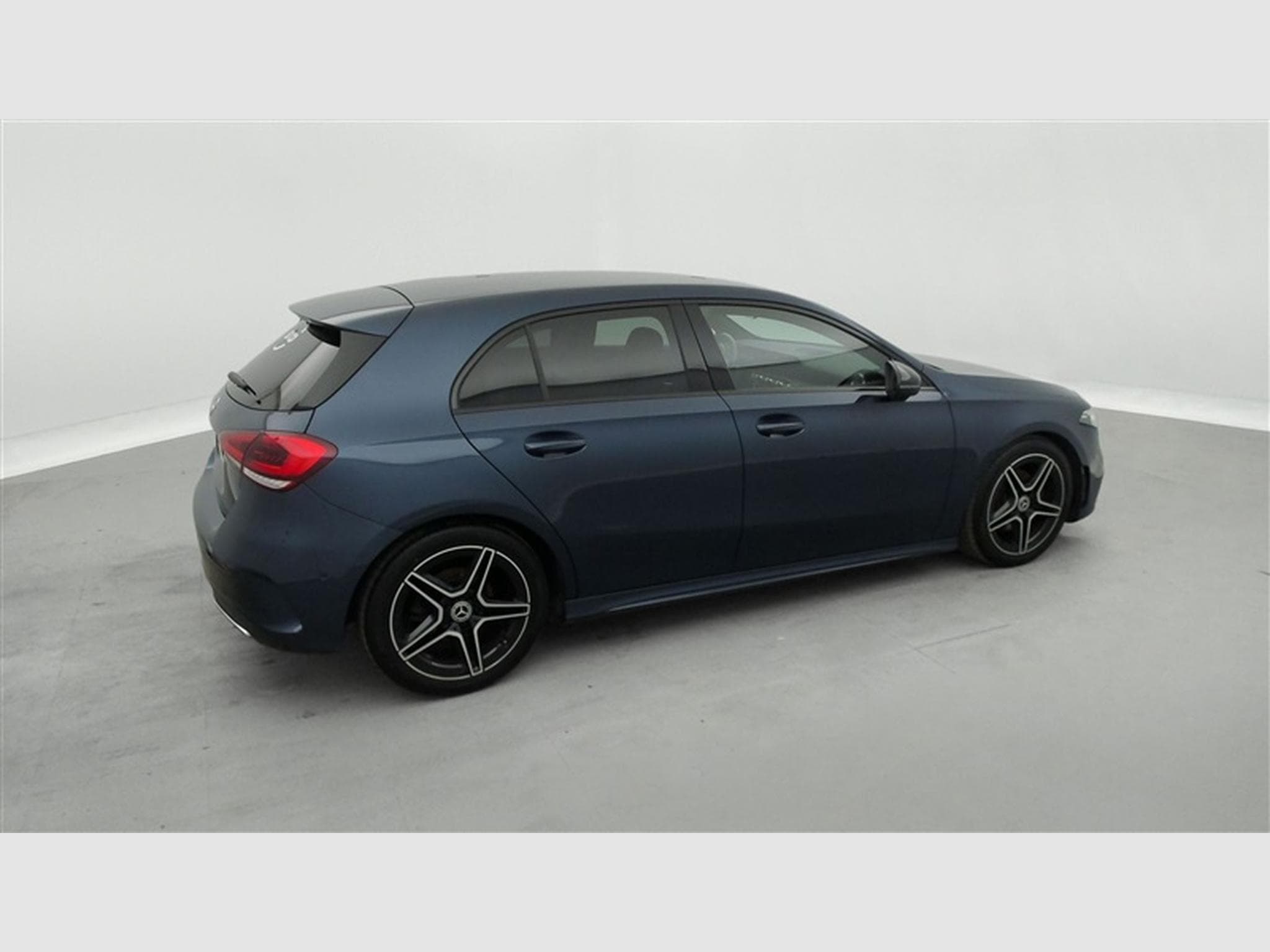 Mercedes A 180 A 180d AMG-Line *NAVI/FULL LED/CAMERA/PACK NIGJHT/JA* (2021) - Foto 24