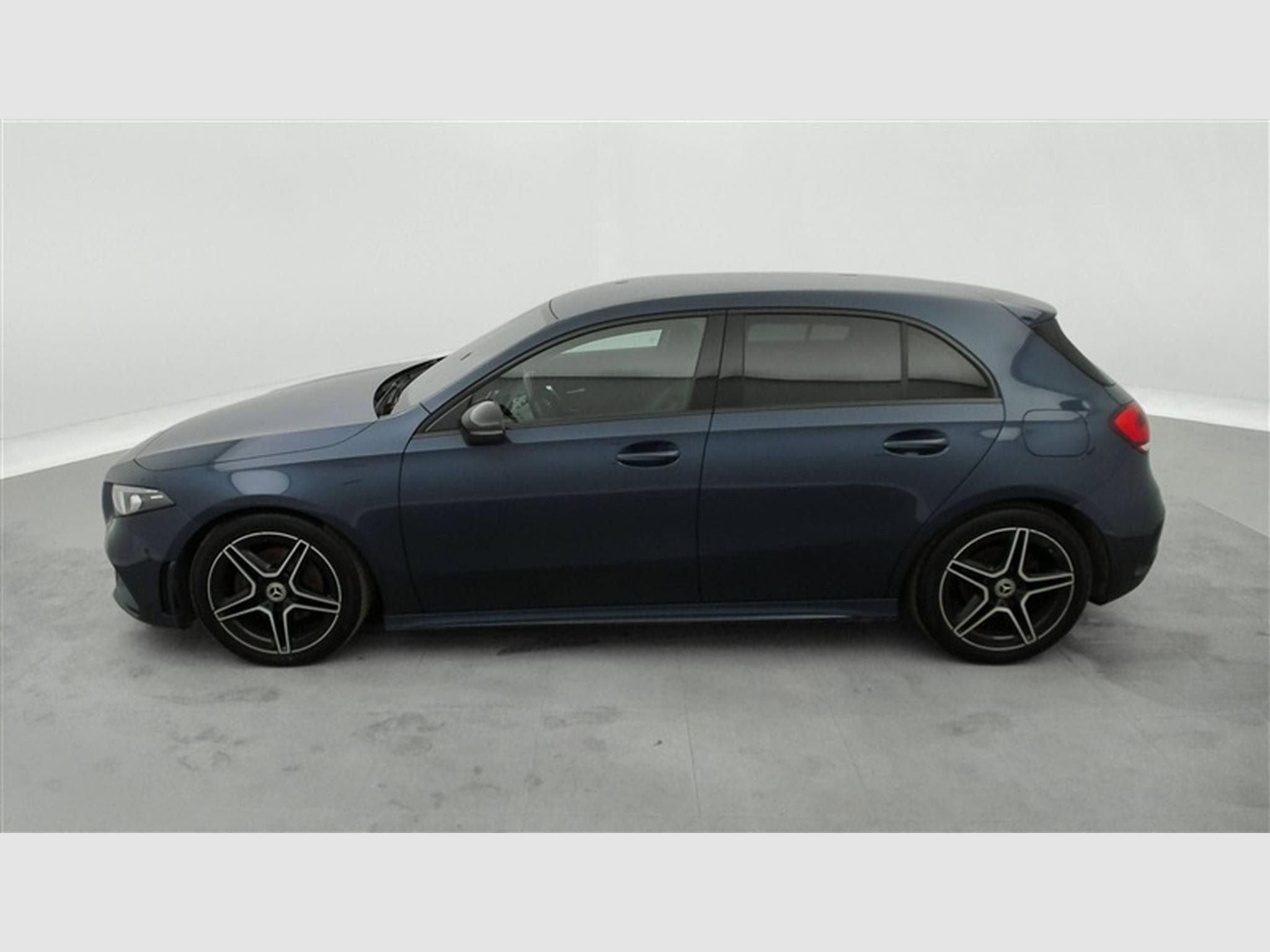 Mercedes A 180 A 180d AMG-Line *NAVI/FULL LED/CAMERA/PACK NIGJHT/JA* (2021) - Foto 3