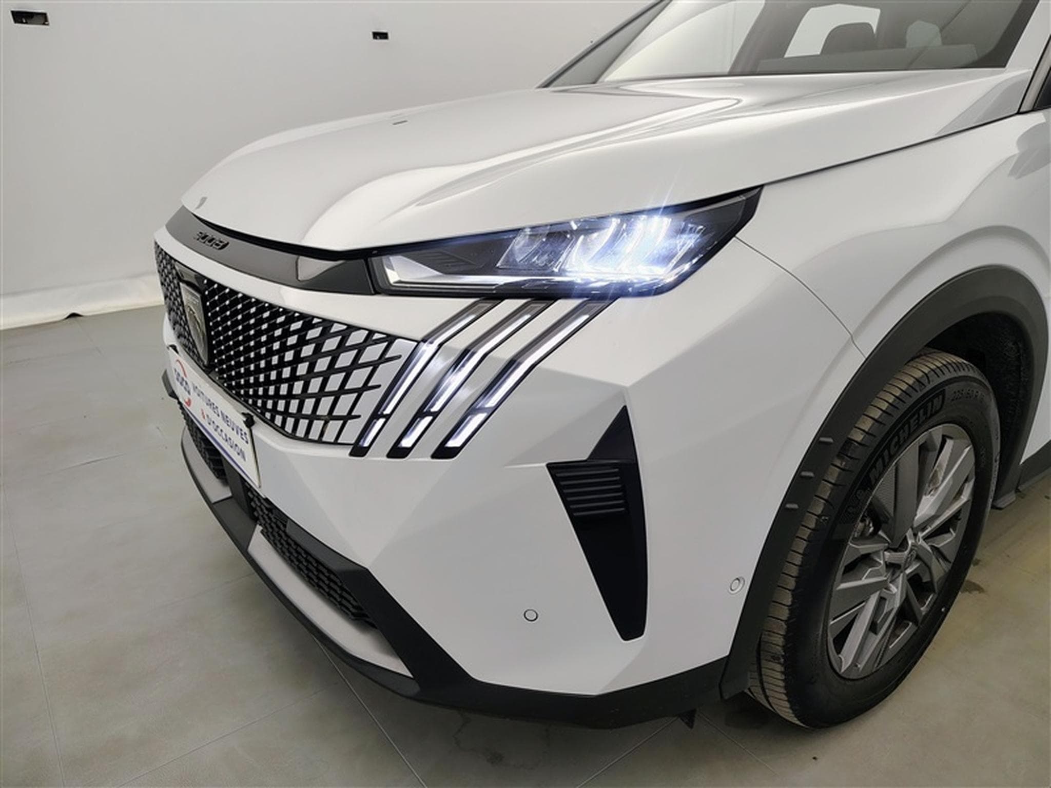 Peugeot 5008 1.2 HYBRID 145cv e-DSC6 Allure 7PL / NAVI / CAMERA360° (2025) - Foto 15