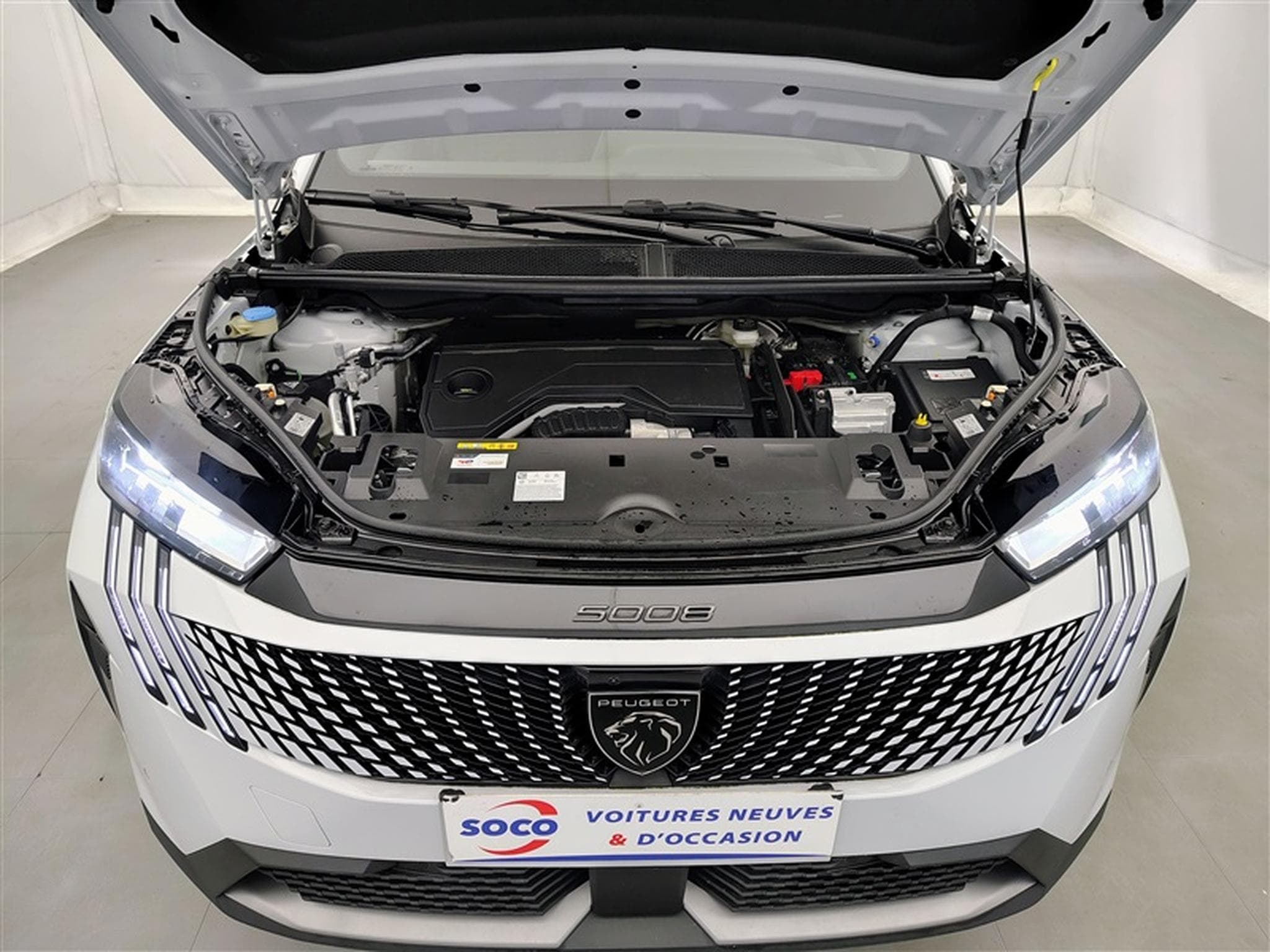 Peugeot 5008 1.2 HYBRID 145cv e-DSC6 Allure 7PL / NAVI / CAMERA360° (2025) - Foto 19