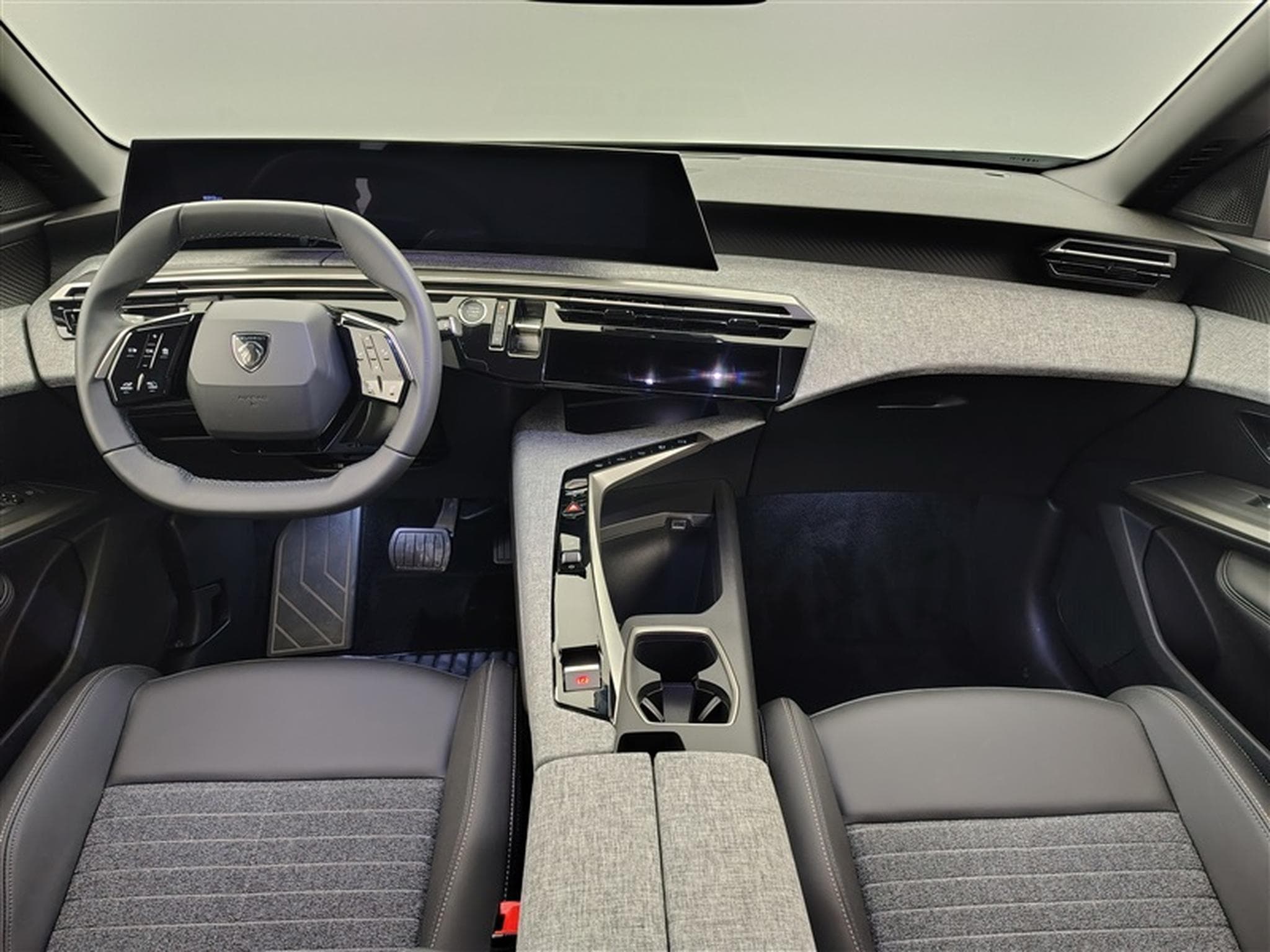 Peugeot 5008 1.2 HYBRID 145cv e-DSC6 Allure 7PL / NAVI / CAMERA360° (2025) - Foto 8
