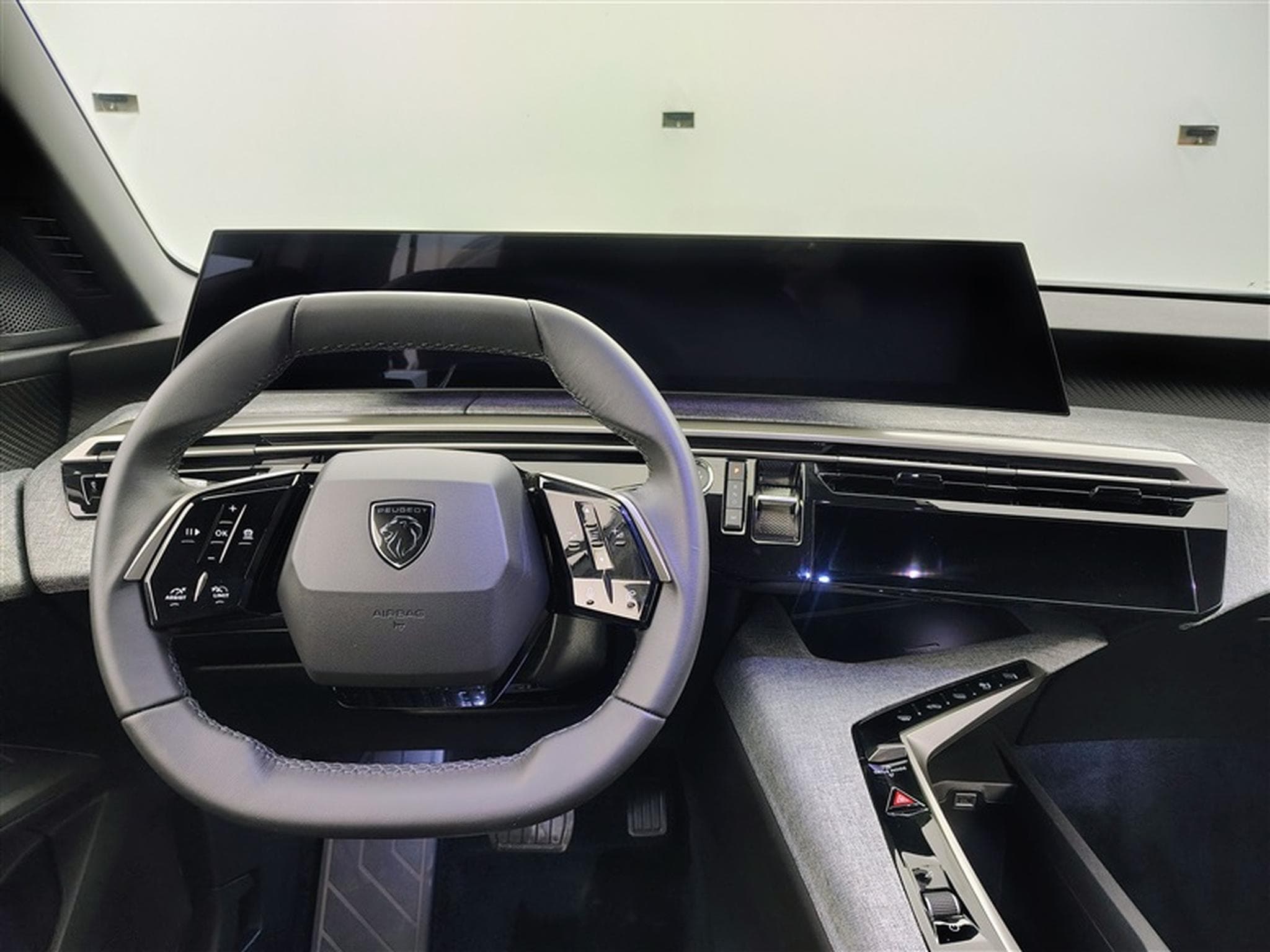 Peugeot 5008 1.2 HYBRID 145cv e-DSC6 Allure 7PL / NAVI / CAMERA360° (2025) - Foto 9