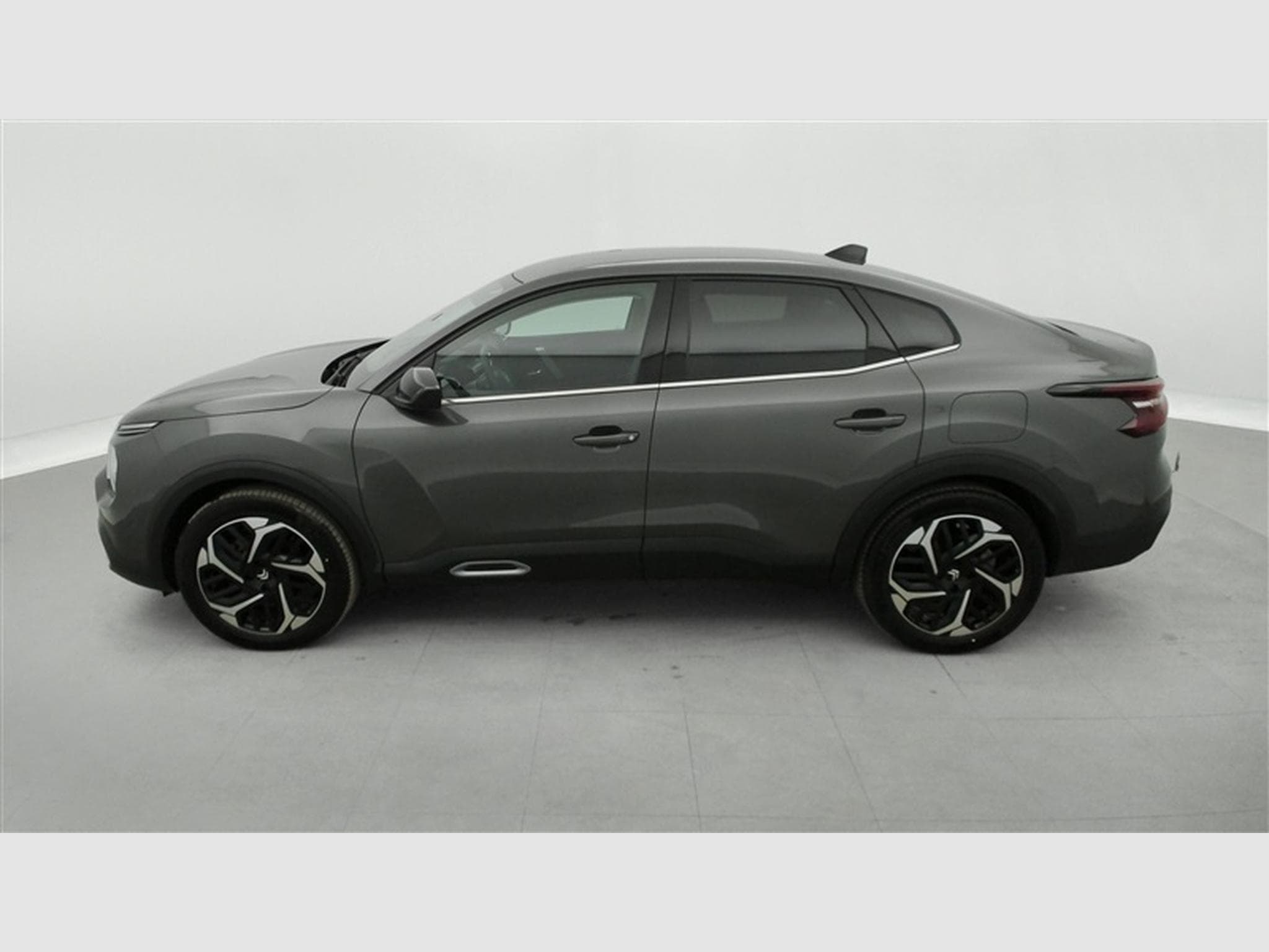 Citroen C4 X 1.2 PureTech 130cv EAT8 Shine NAVI / FULL LED / CAMERA (2023) - Photo 3