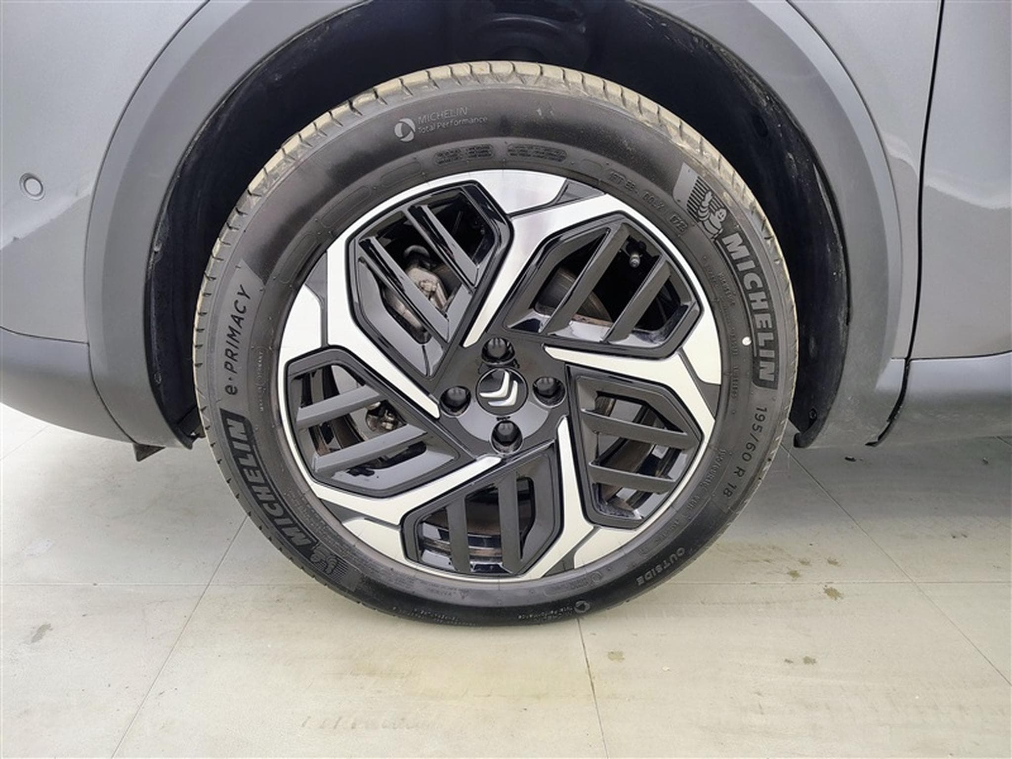 Citroen C4 X 1.2 PureTech 130cv EAT8 Shine NAVI / FULL LED / CAMERA (2023) - Photo 6