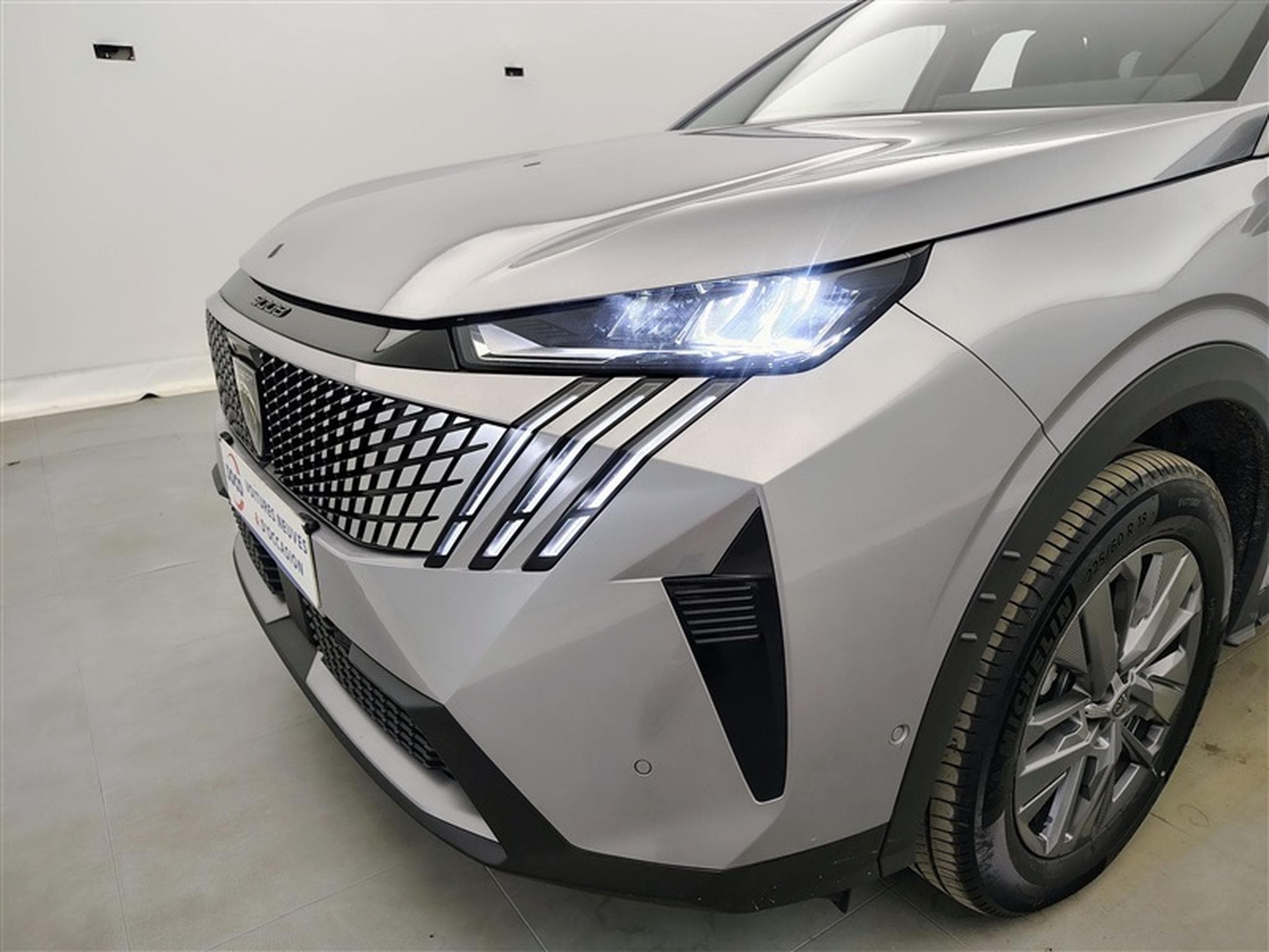 Peugeot 5008 1.2 HYBRID 145cv e-DSC6 Allure 7PL / NAVI / CAMERA360° (2025) - Foto 15