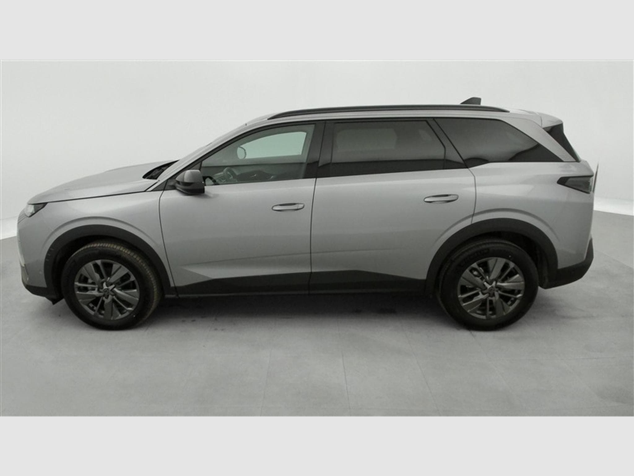 Peugeot 5008 1.2 HYBRID 145cv e-DSC6 Allure 7PL / NAVI / CAMERA360° (2025) - Foto 3