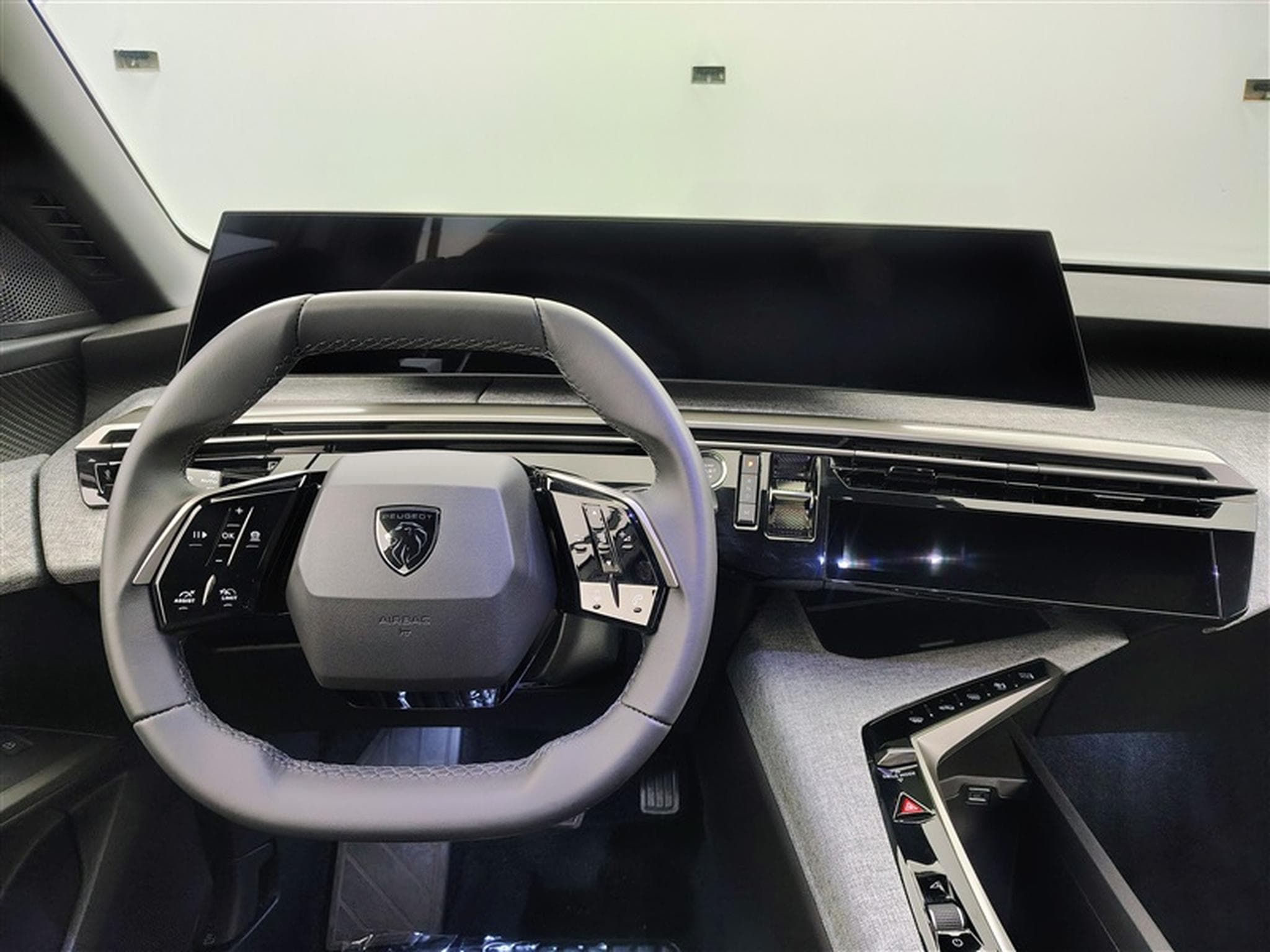Peugeot 5008 1.2 HYBRID 145cv e-DSC6 Allure 7PL / NAVI / CAMERA360° (2025) - Foto 9
