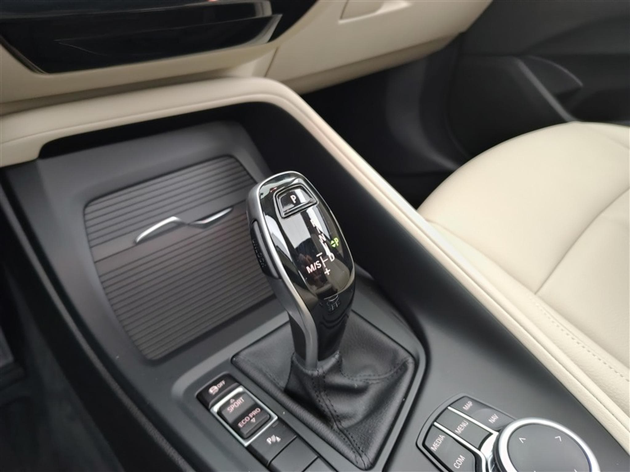 BMW X1 1.5 dA sDrive16 Cuir / Navi / Pano / PDC av+ar (2022) - Foto 12