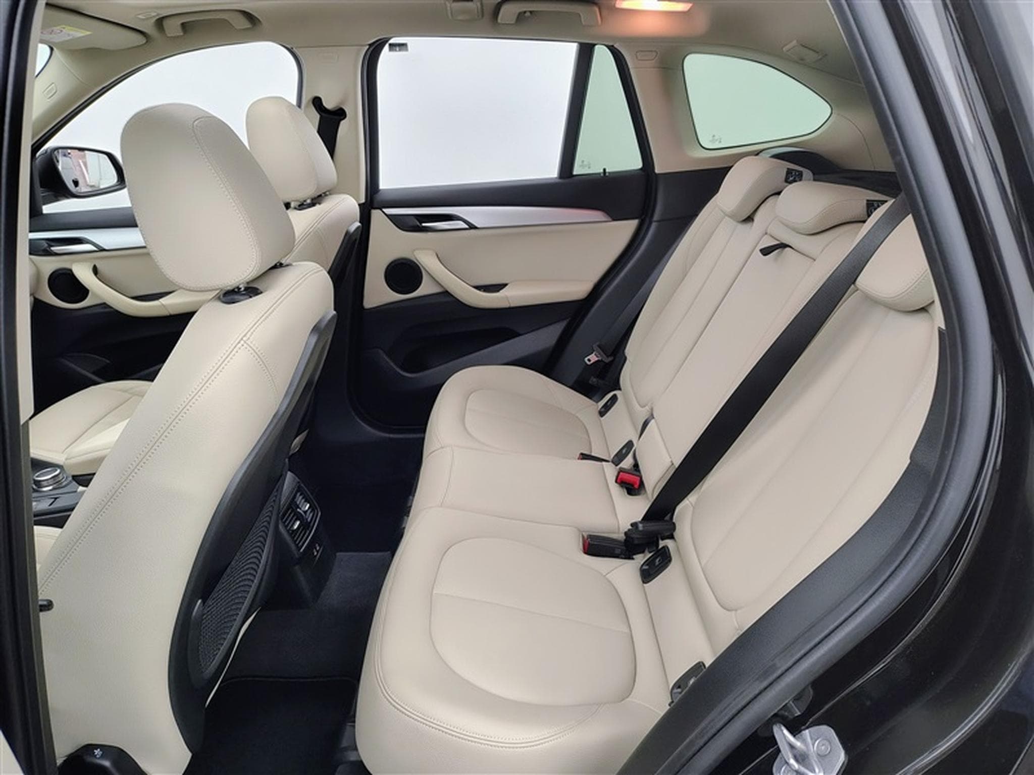 BMW X1 1.5 dA sDrive16 Cuir / Navi / Pano / PDC av+ar (2022) - Foto 13