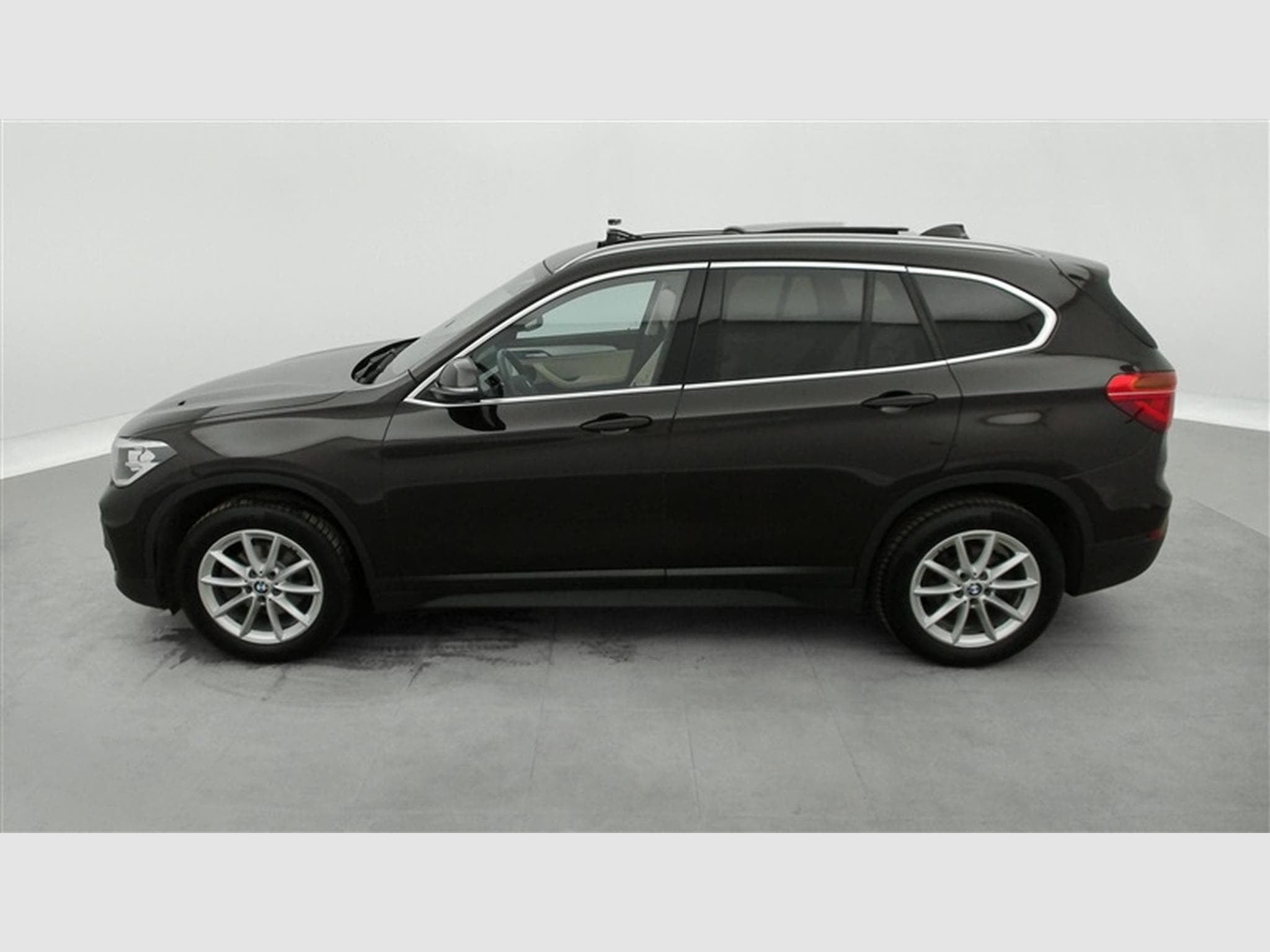 BMW X1 1.5 dA sDrive16 Cuir / Navi / Pano / PDC av+ar (2022) - Foto 3